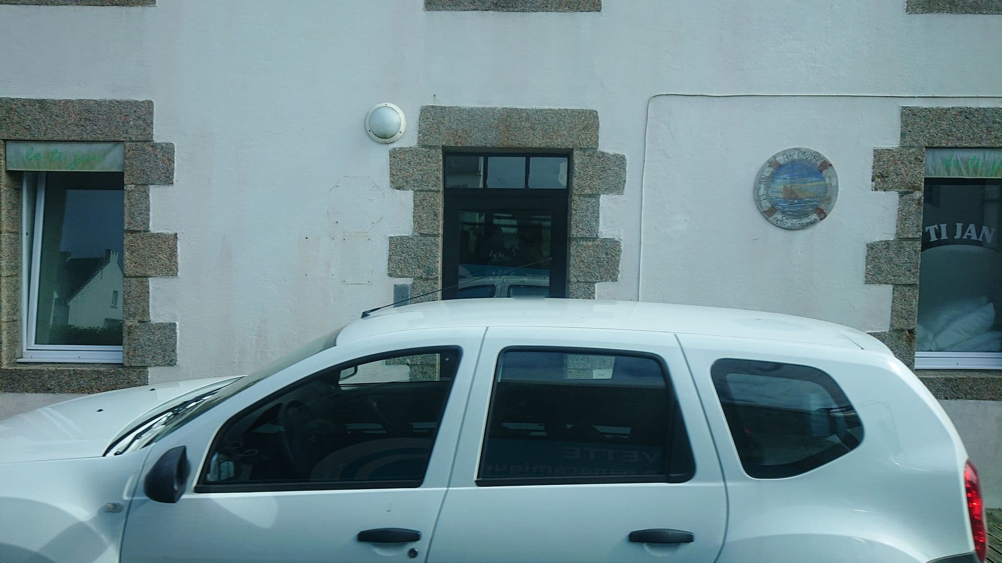 Street view near Neige d'écume, Lampaul-Plouarzel — © remonet (CC BY-SA · Mapillary)