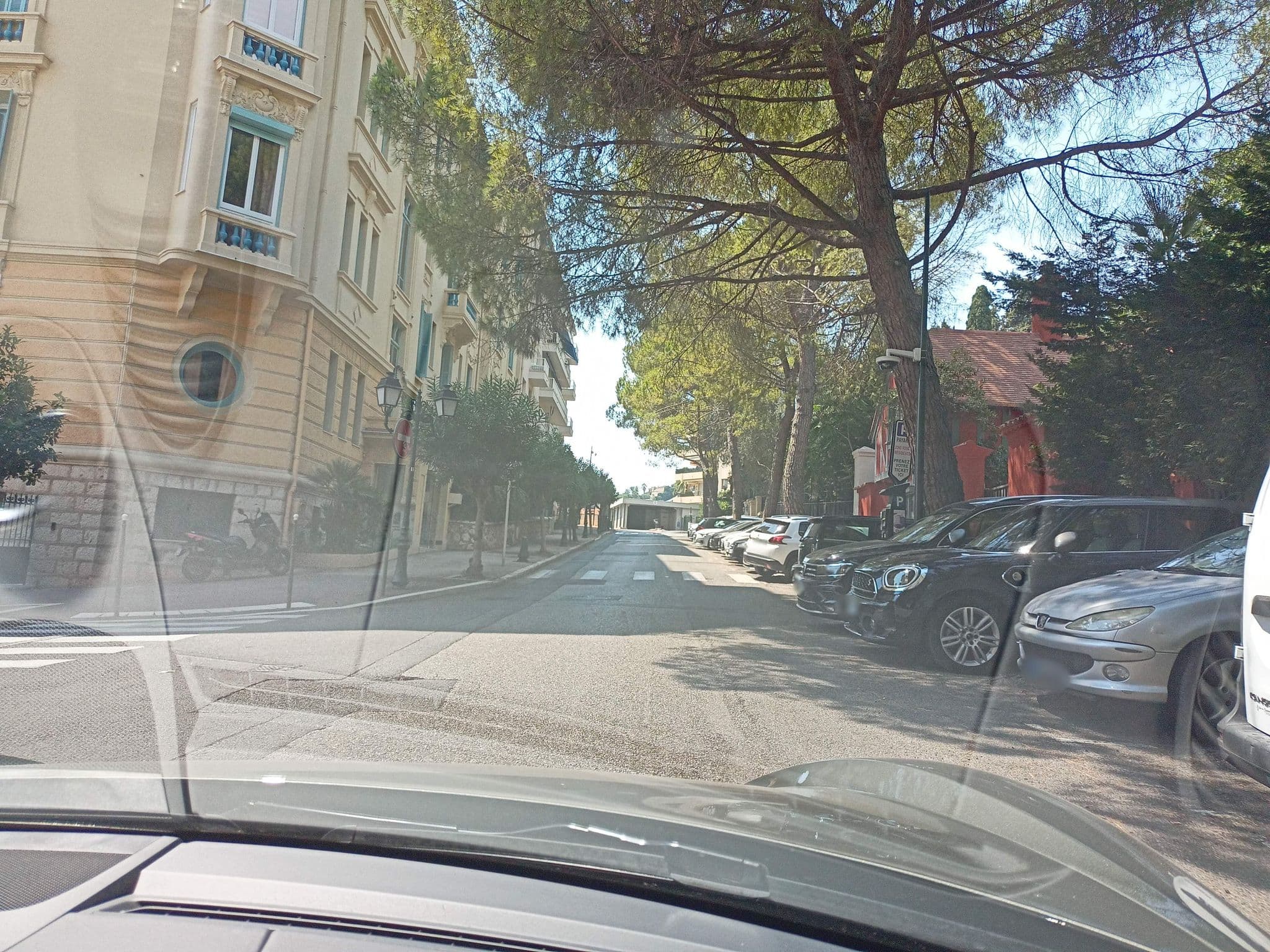 Street view near Hôtel Jean Freville, Beaulieu-sur-Mer — © xdTAGCLAN (CC BY-SA · Mapillary)