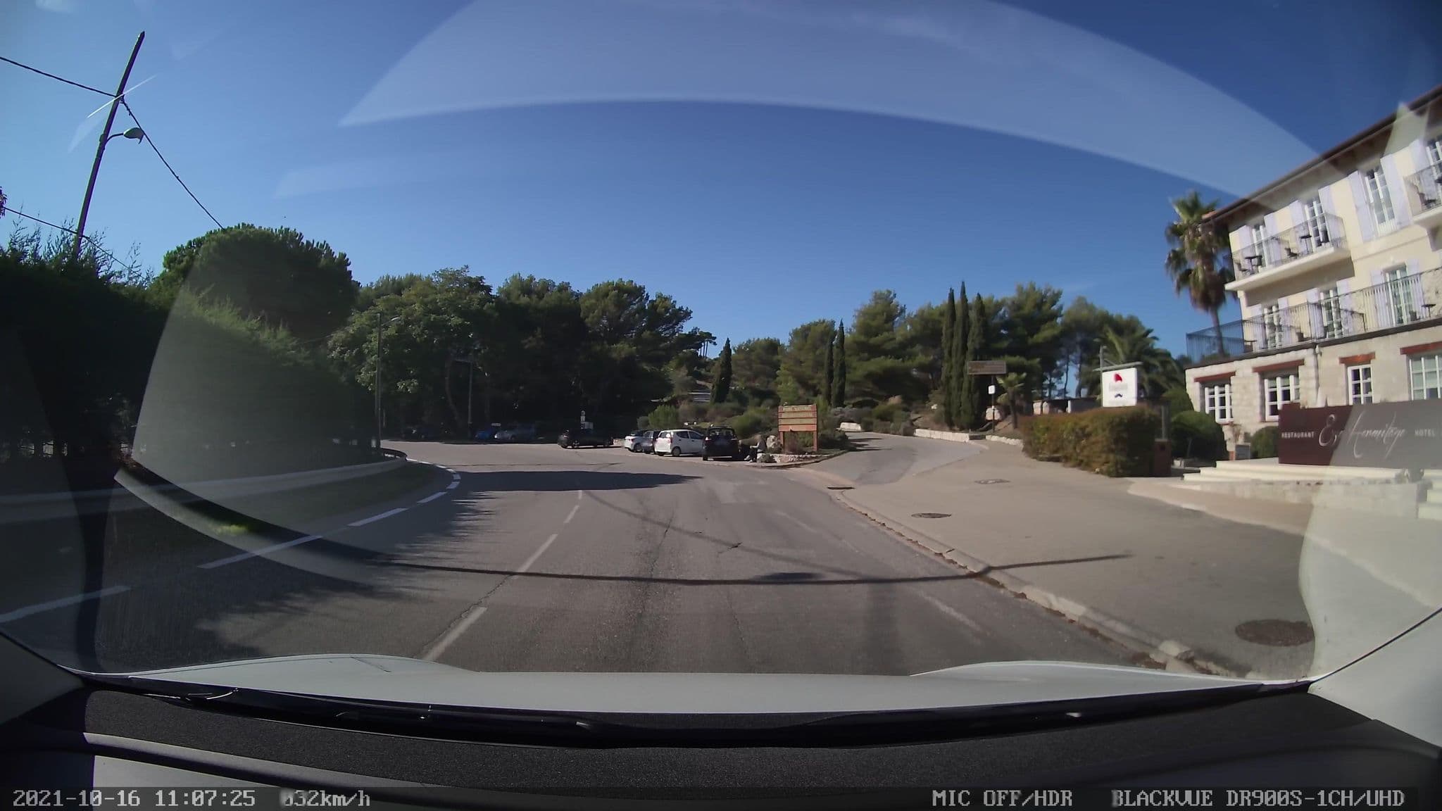 Street view near Hôtel Eze Hermitage entre Nice et Monaco, Èze — © till (CC BY-SA · Mapillary)