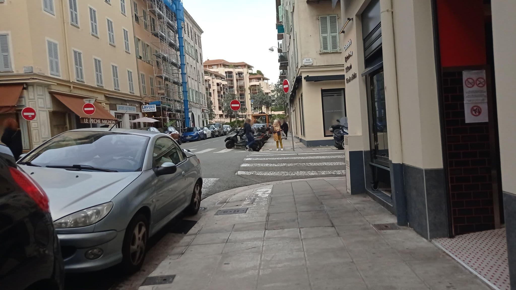 Street view near Chez Raymond, Quartier du Port — © Sanchezbabs (CC BY-SA · Mapillary)