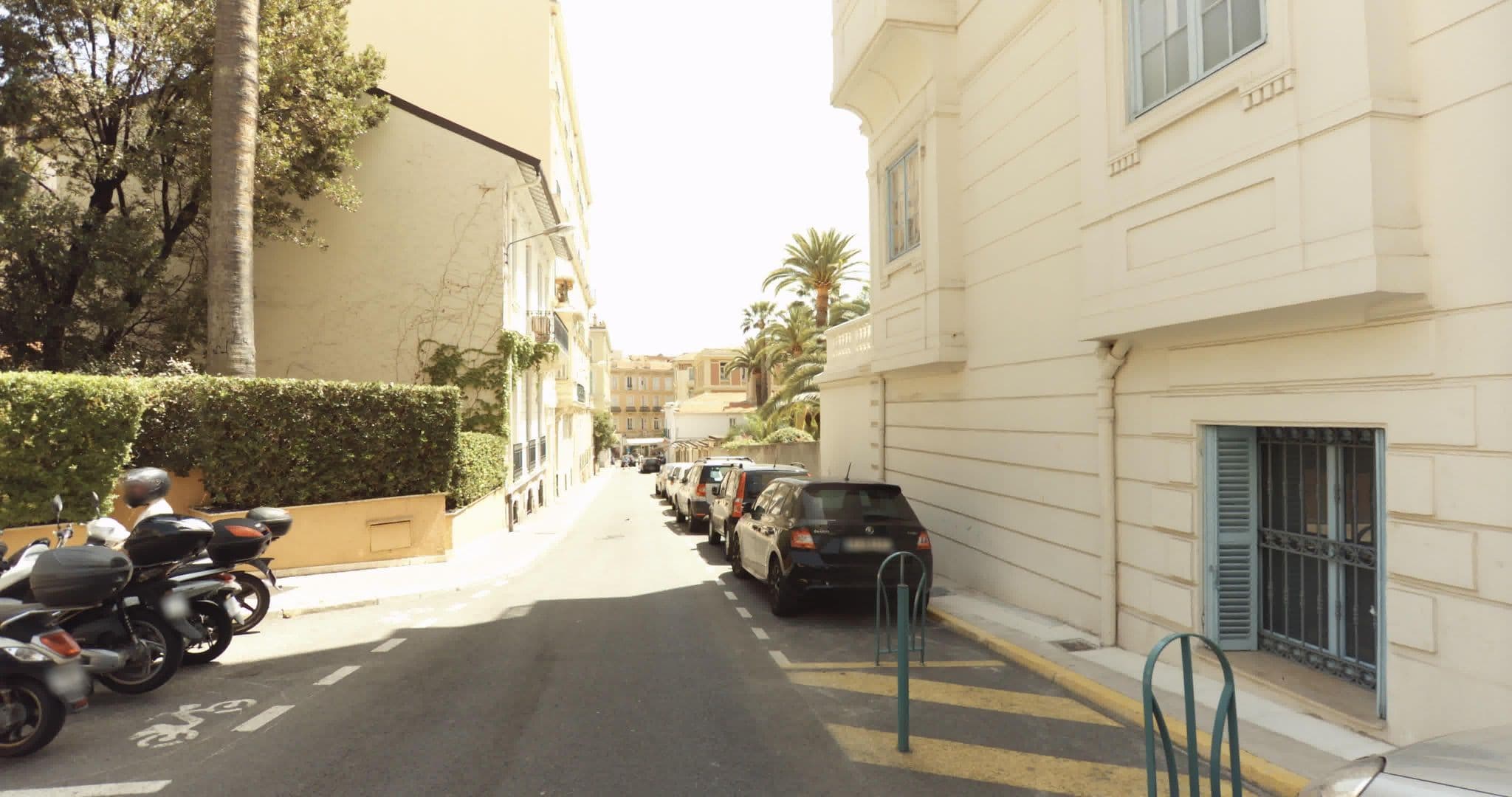 Street view near Guldsmeden, Menton — © sogefi (CC BY-SA · Mapillary)