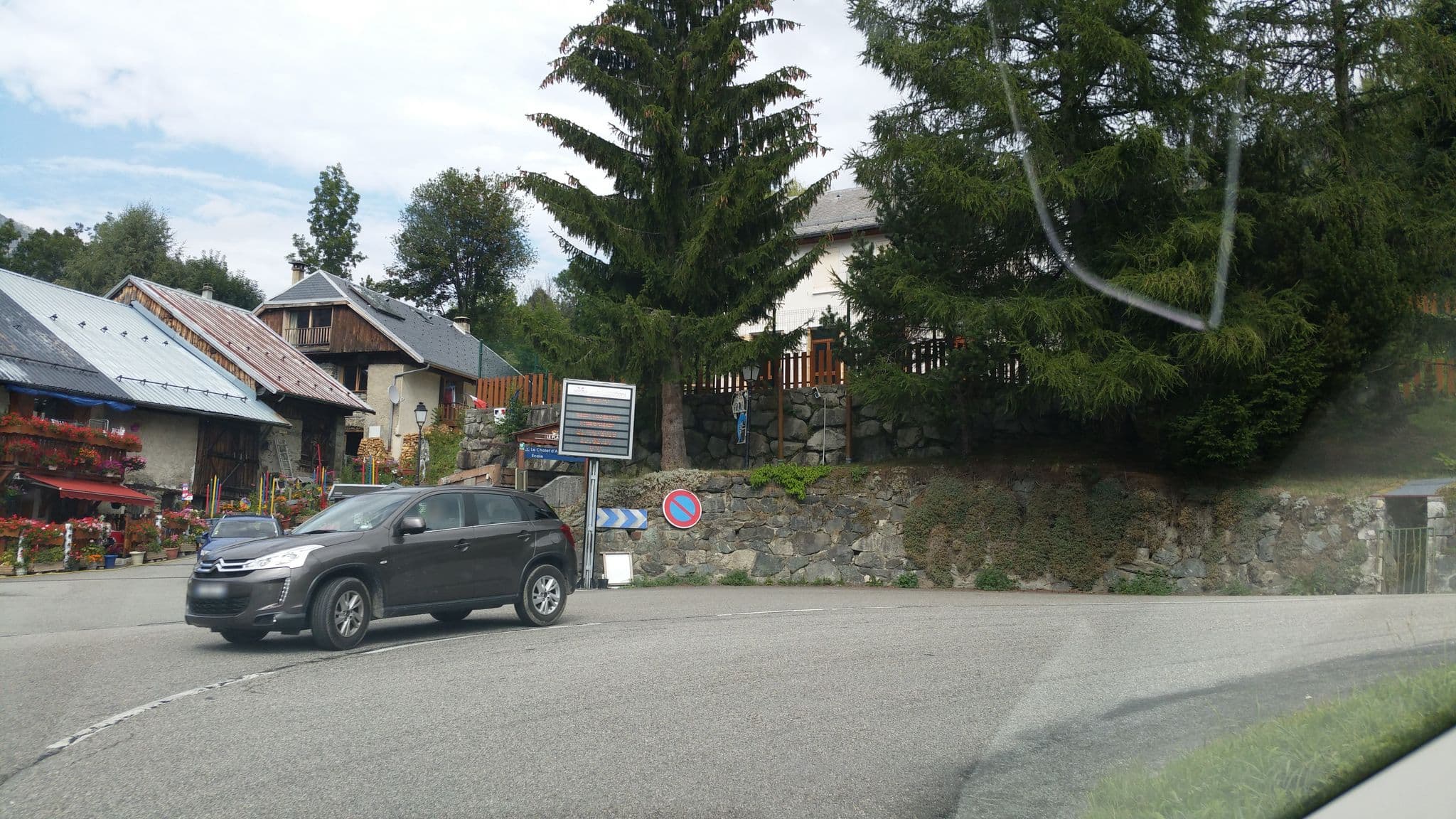 Street view near Chalet 1200, La Chambre — © alexmodesto73 (CC BY-SA · Mapillary)