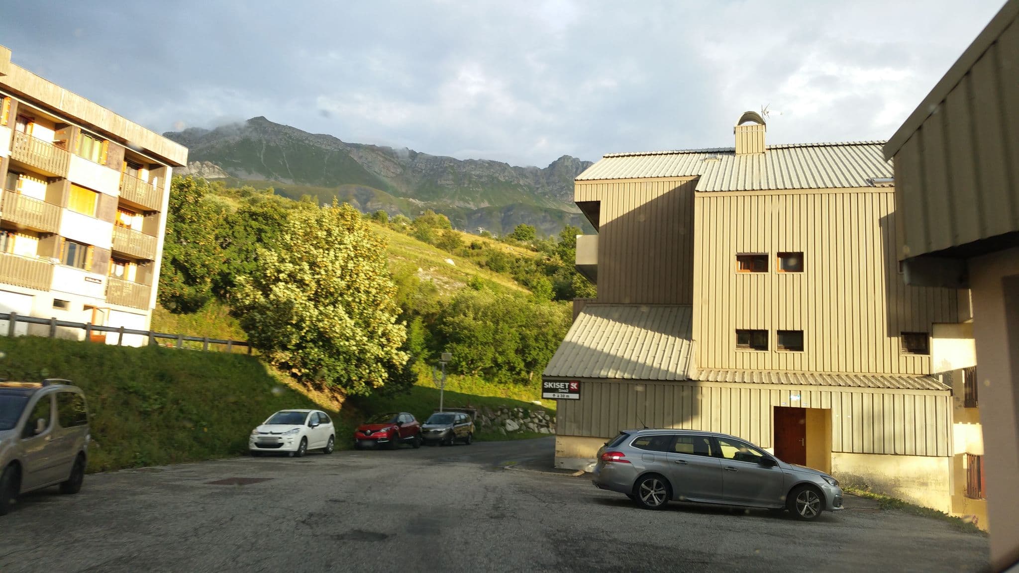 Street view near Appartement au pied des pistes, Saint-Rémy-de-Maurienne — © alexmodesto73 (CC BY-SA · Mapillary)