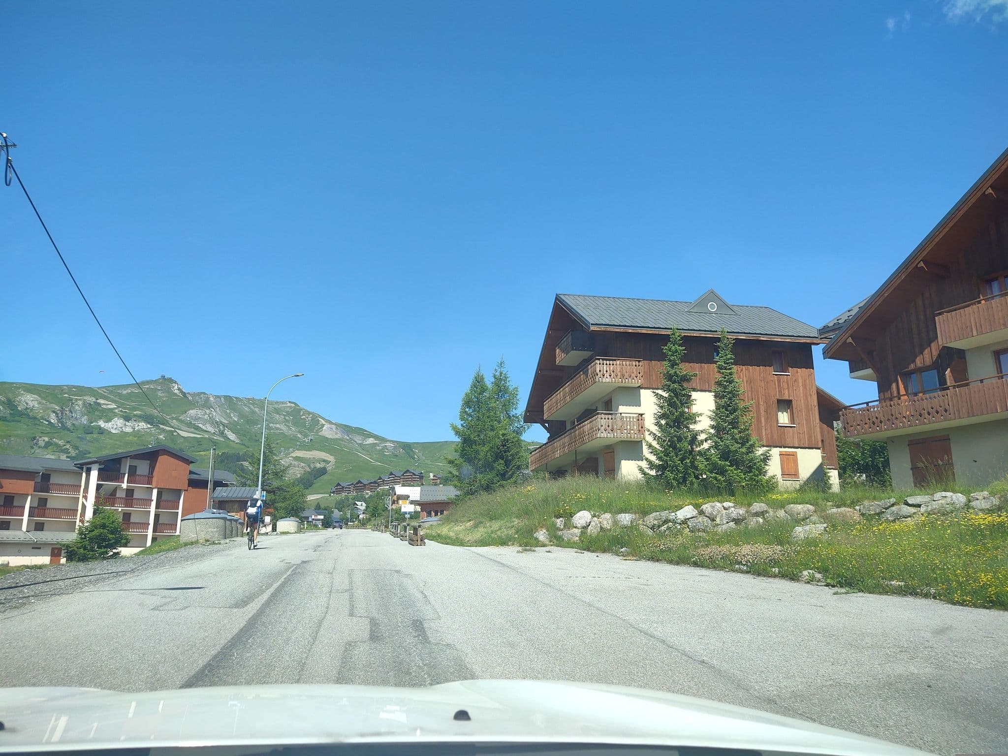Street view near Les Chalets Goelia Residence Fontcouverte-la-Toussuire, Saint-Jean-de-Maurienne — © MatthieuF4FNE (CC BY-SA · Mapillary)