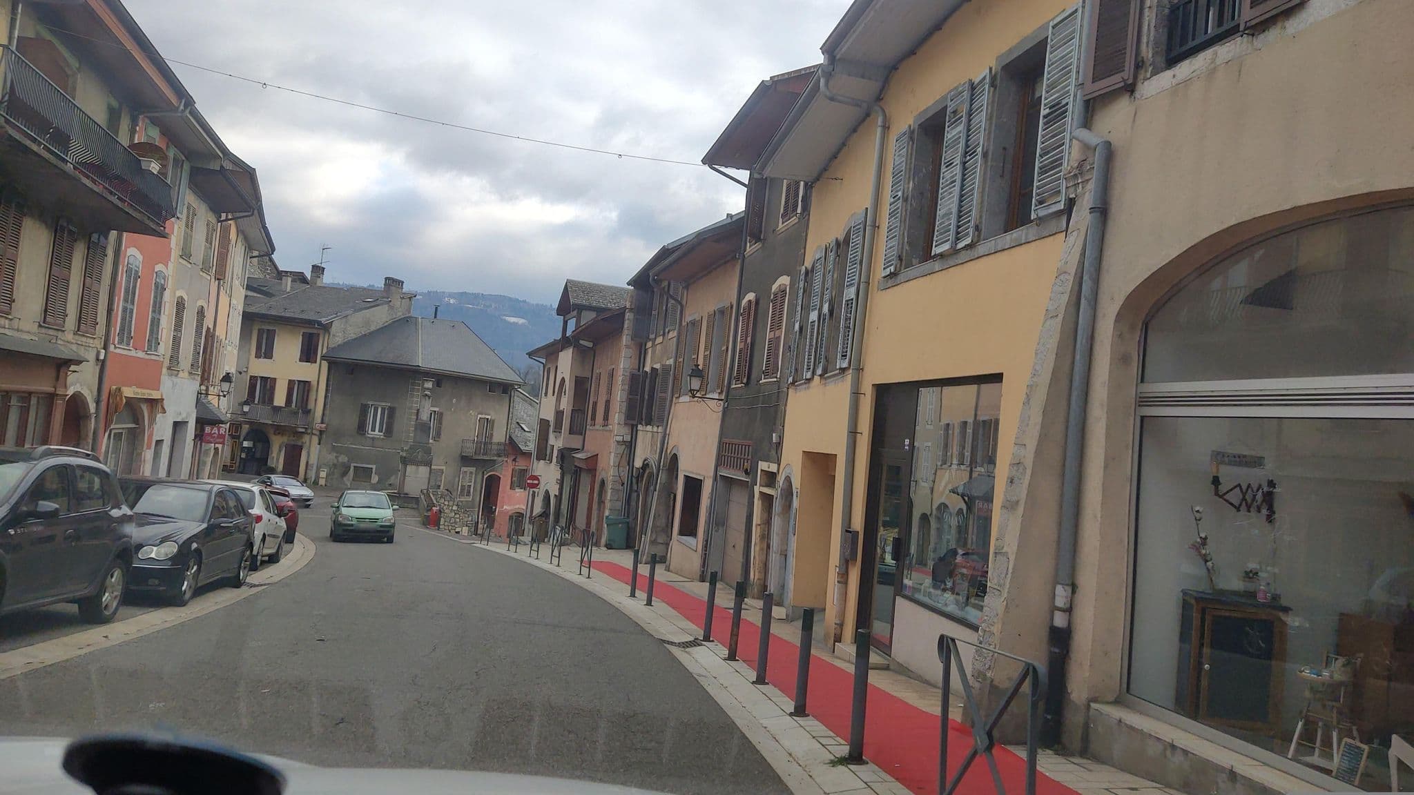 Street view near Château de la Tour du Puits, Montmélian — © MatthieuF4FNE (CC BY-SA · Mapillary)