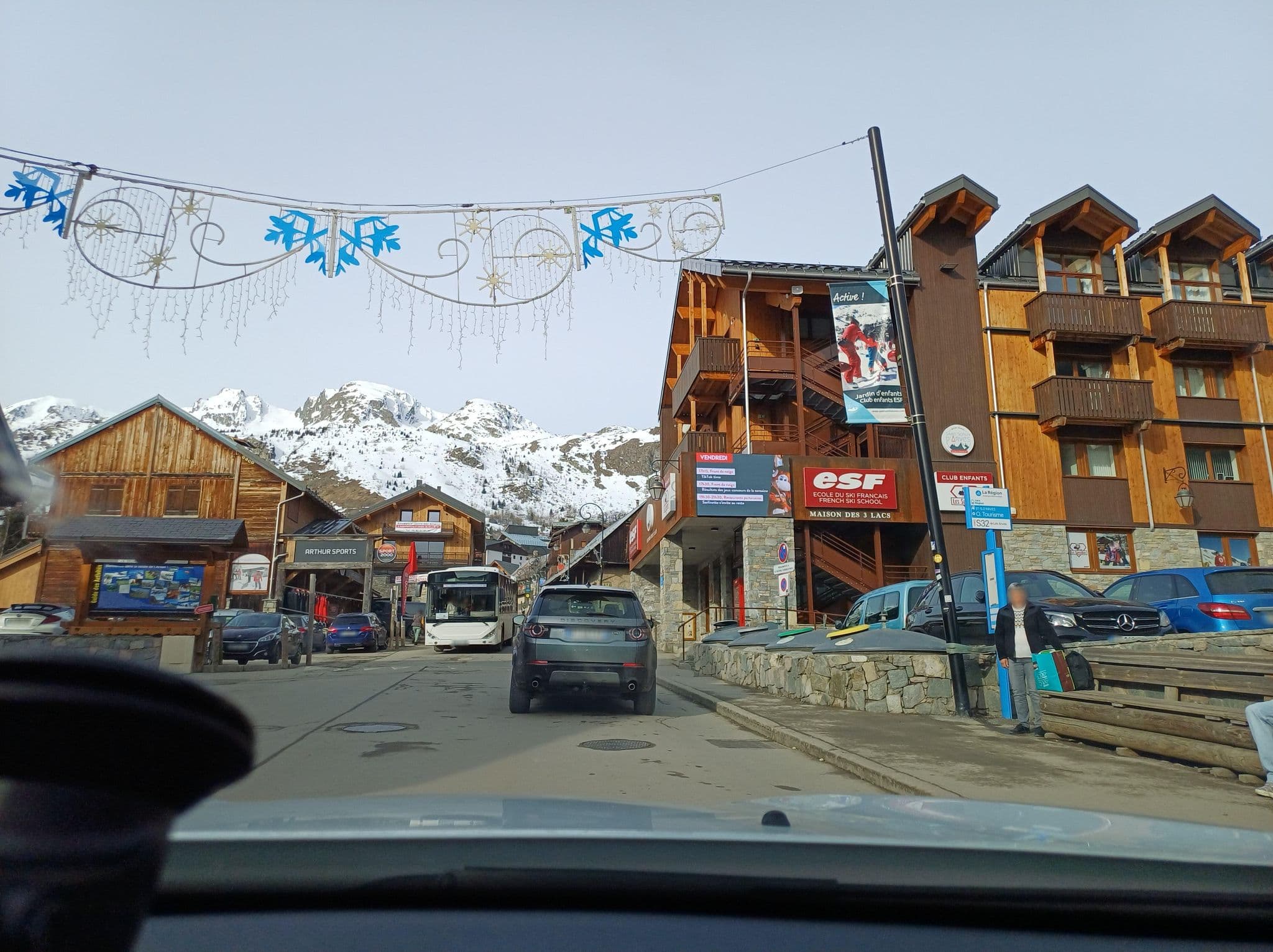 Street view near Odalys Résidence l'Ouillon, Saint-Jean-de-Maurienne — © MatthieuF4FNE (CC BY-SA · Mapillary)