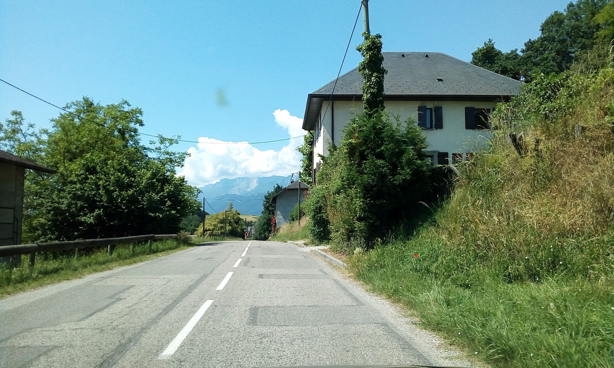 Street view near Gîte les Platanes, Montmélian — © eric_s (CC BY-SA · Mapillary)