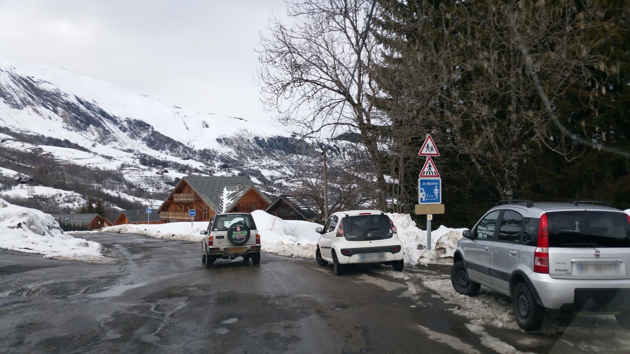 Street view near Le Maurillon, Saint-Jean-de-Maurienne — © alexmodesto73 (CC BY-SA · Mapillary)