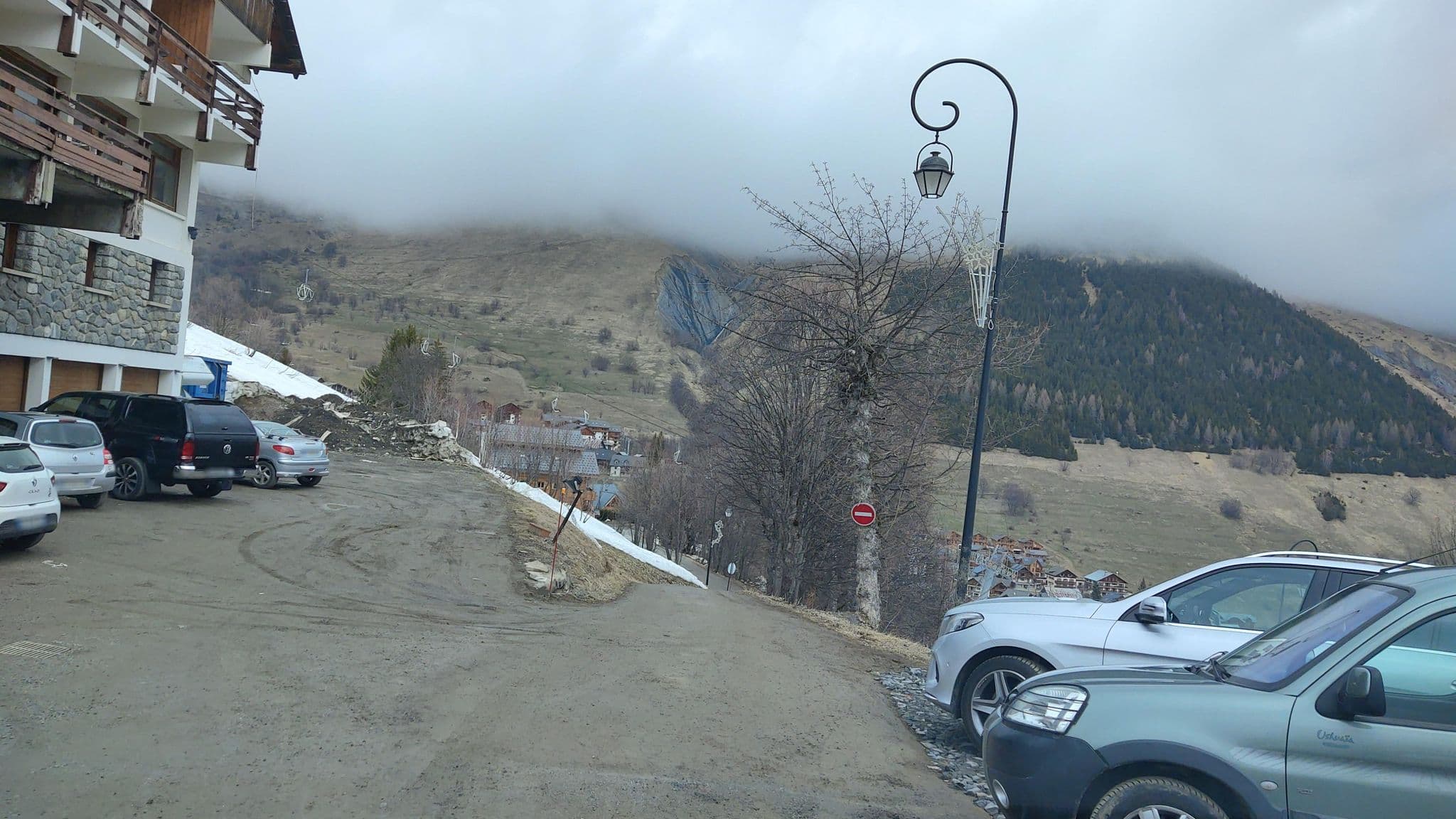 Street view near La Balme Hôtels-Chalets de Tradition, Saint-Jean-de-Maurienne — © MatthieuF4FNE (CC BY-SA · Mapillary)