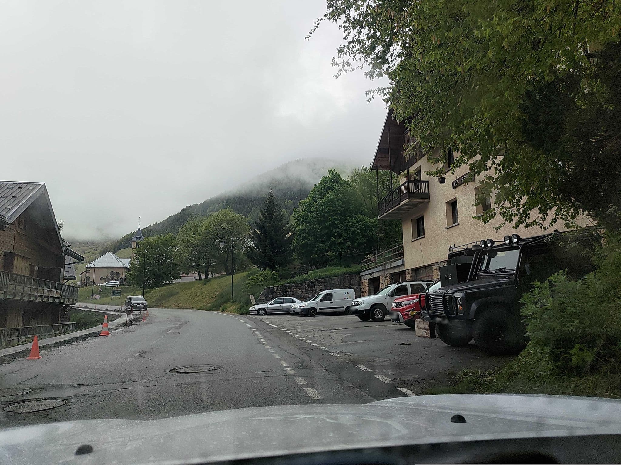 Street view near Résidence Goélia les Chalets de Saint-Sorlin, Saint-Jean-de-Maurienne — © MatthieuF4FNE (CC BY-SA · Mapillary)