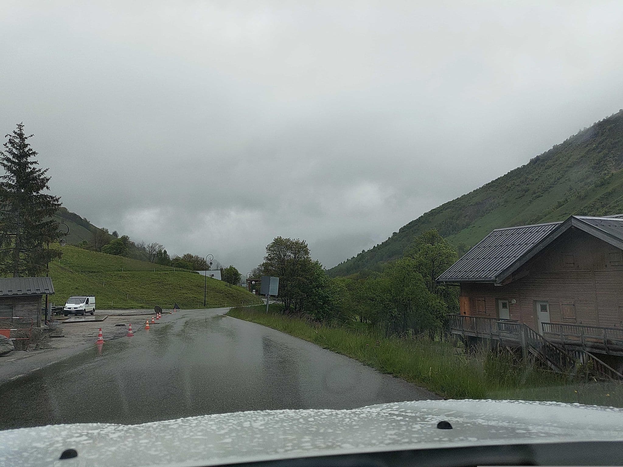 Street view near Les Charlets de l'Arvan, Saint-Jean-de-Maurienne — © MatthieuF4FNE (CC BY-SA · Mapillary)
