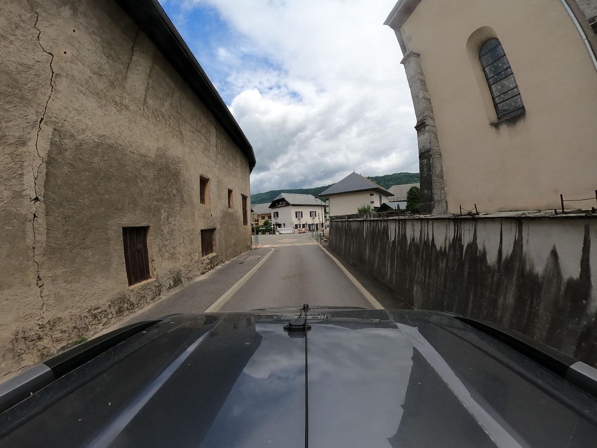 Street view near Restaurant Hôtel du Lac, Montmélian — © eric_s (CC BY-SA · Mapillary)