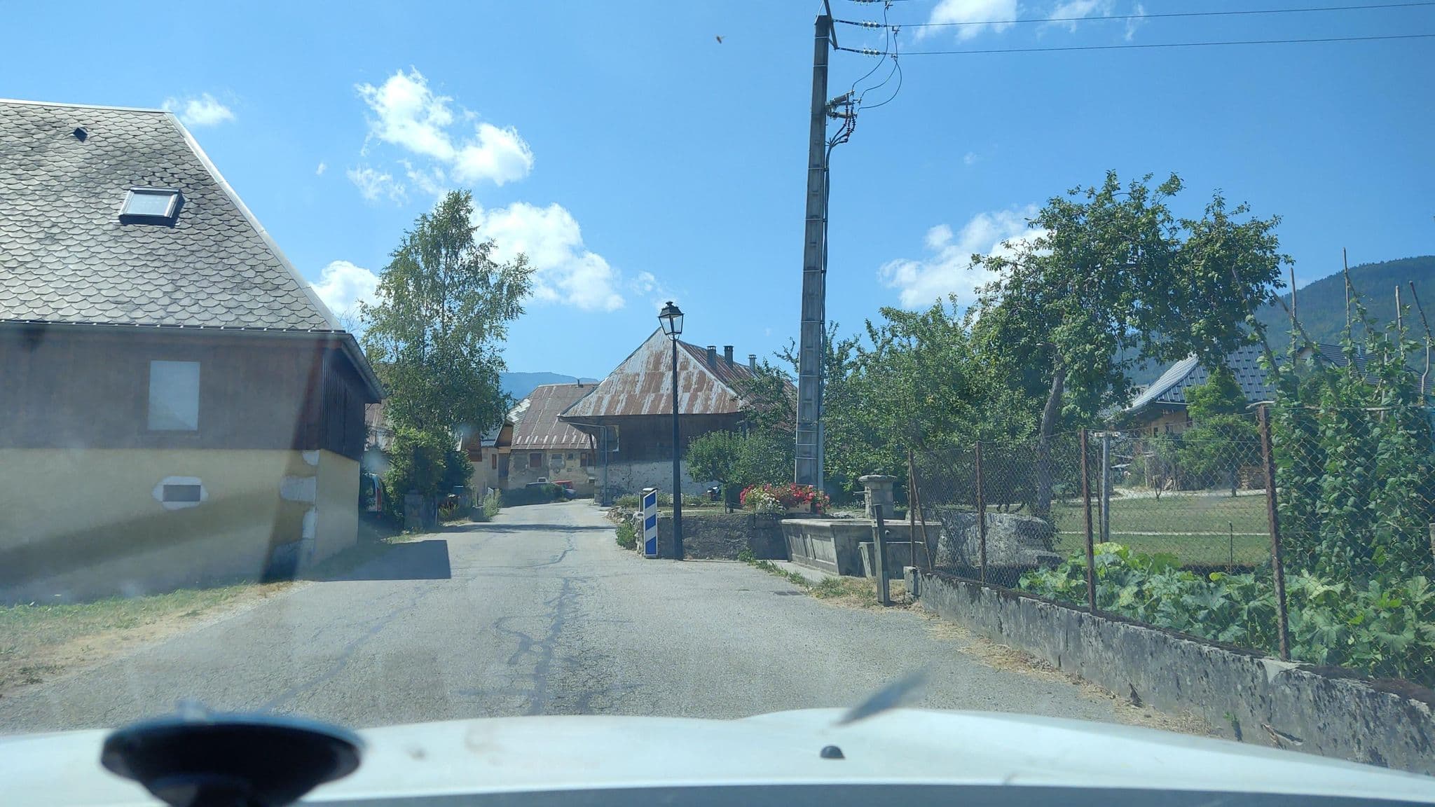 Street view near La Fruitiere d'arith, Cusy — © MatthieuF4FNE (CC BY-SA · Mapillary)