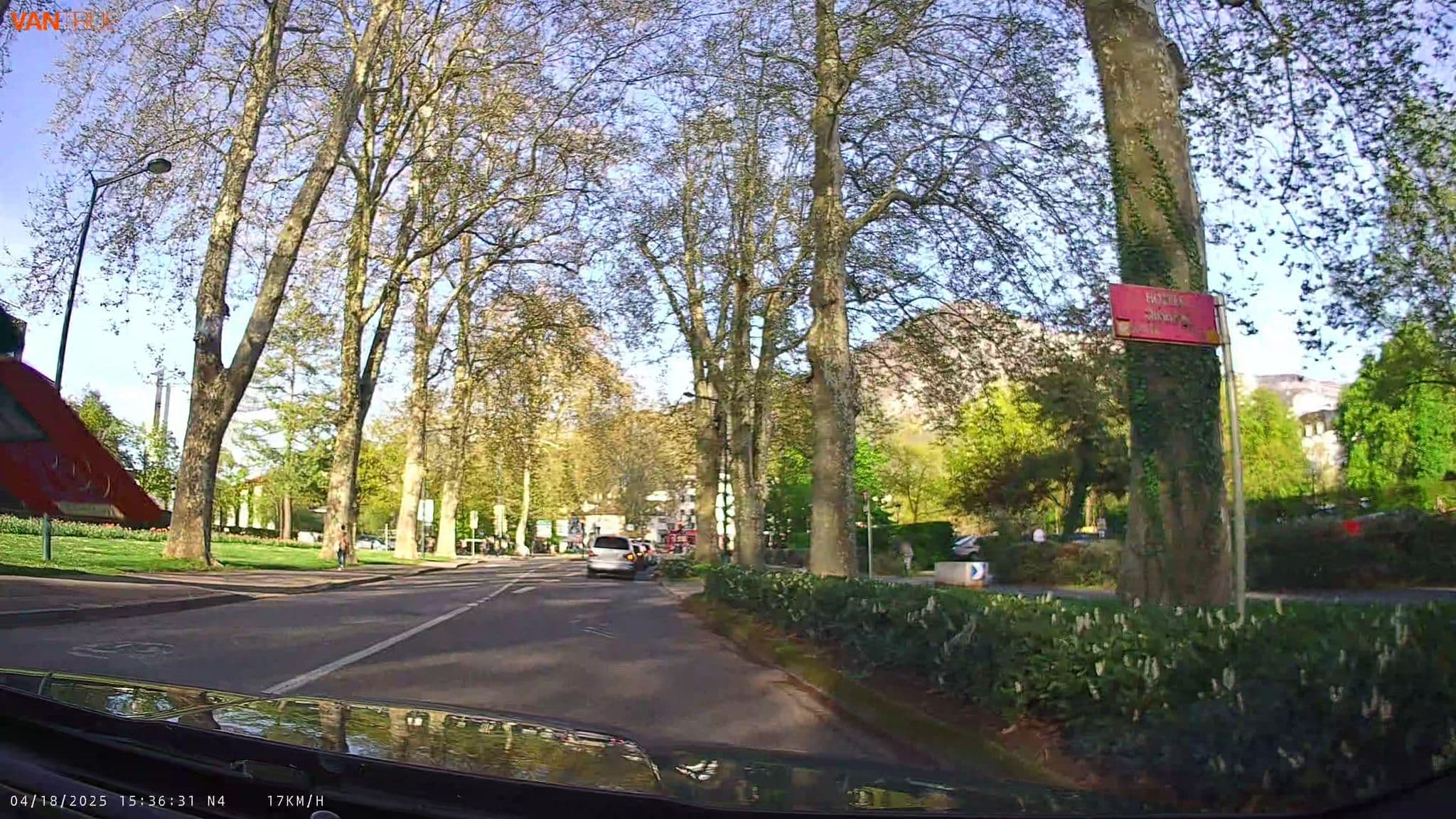 Street view near Au Faisan Doré, Annecy — © fcignat (CC BY-SA · Mapillary)