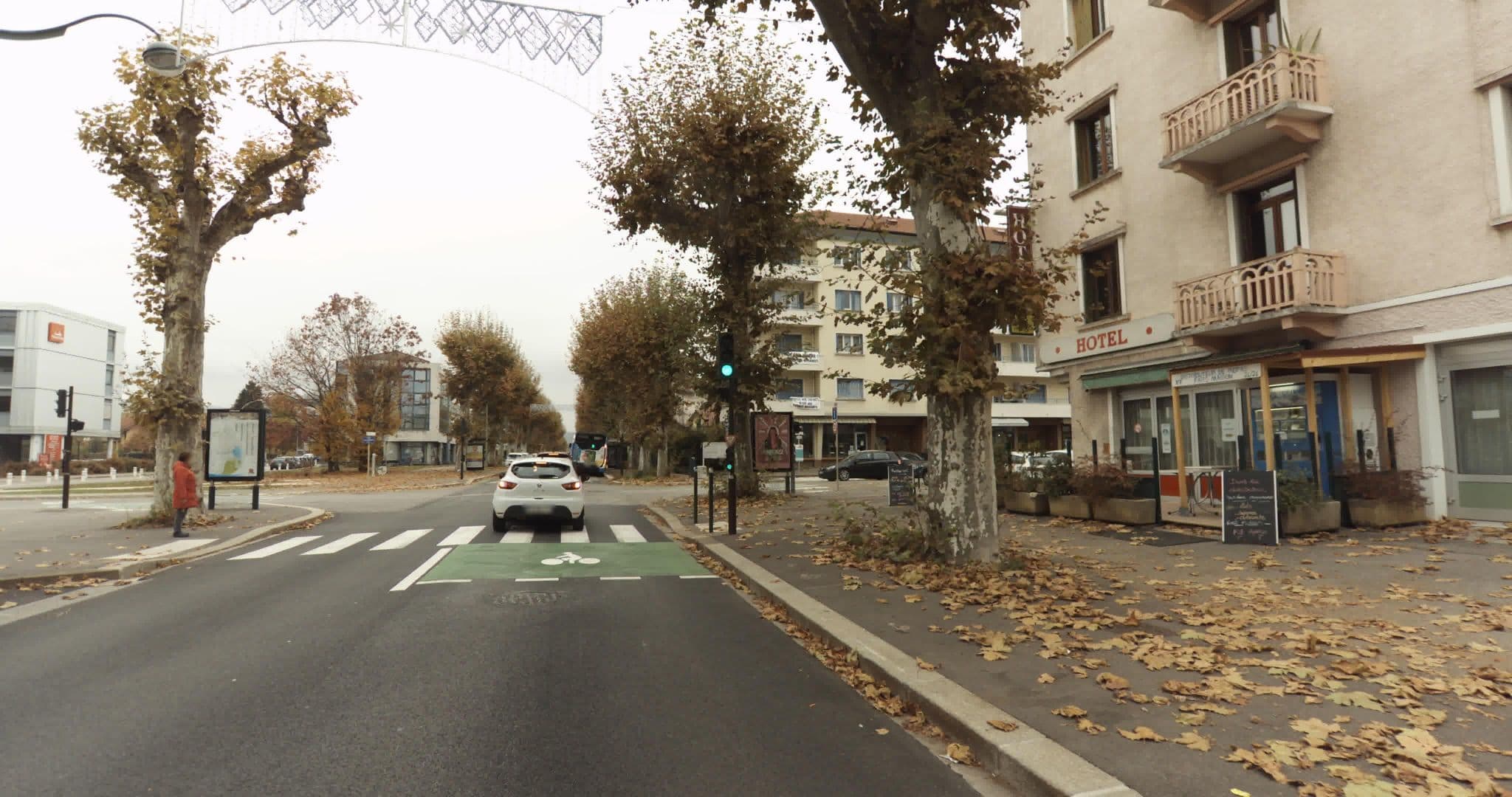 Street view near Le bellevue, Annecy — © sogefi (CC BY-SA · Mapillary)