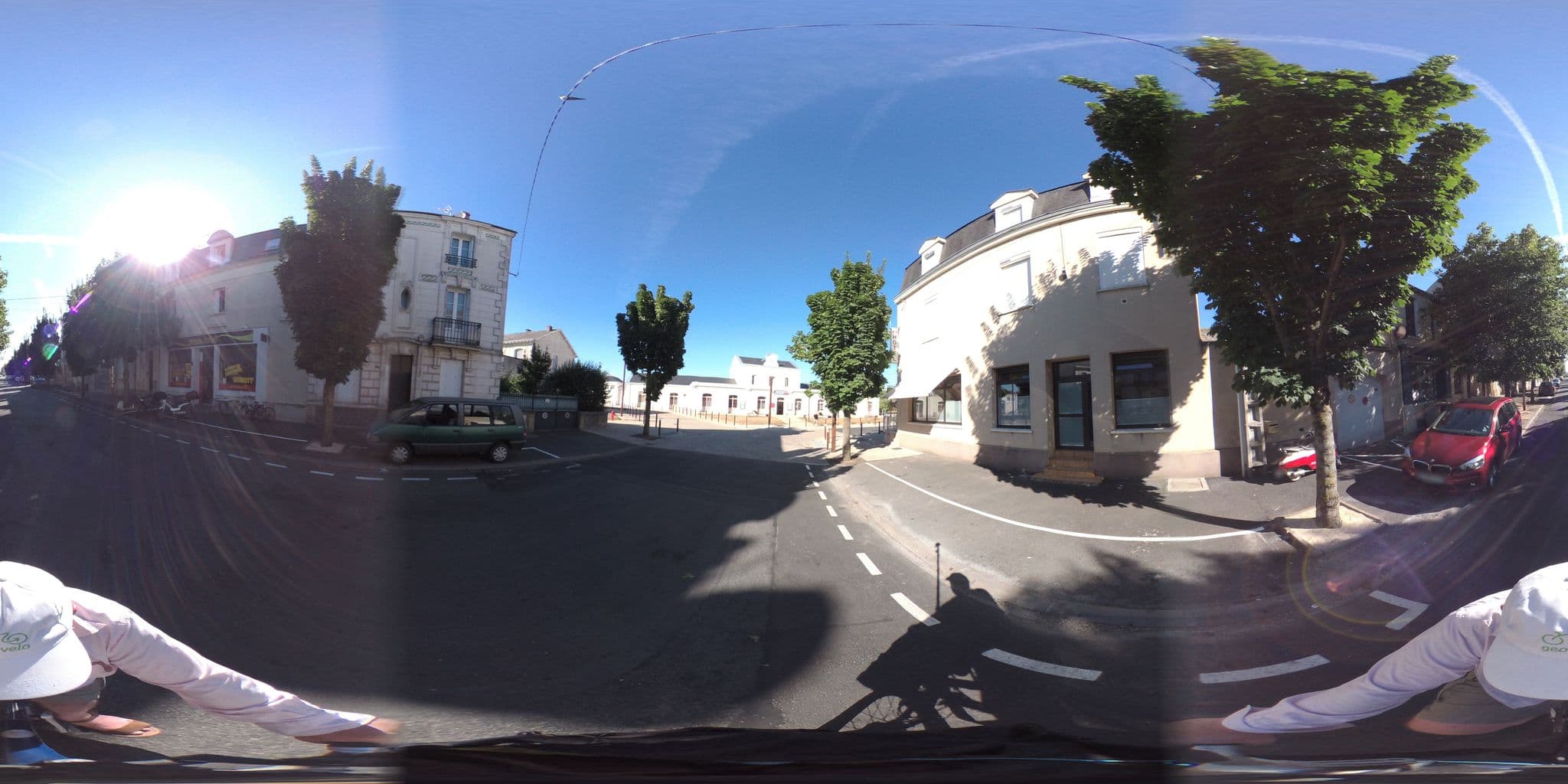 Street view near Hôtel de la Gare, Thouars — © geovelo (CC BY-SA · Mapillary)