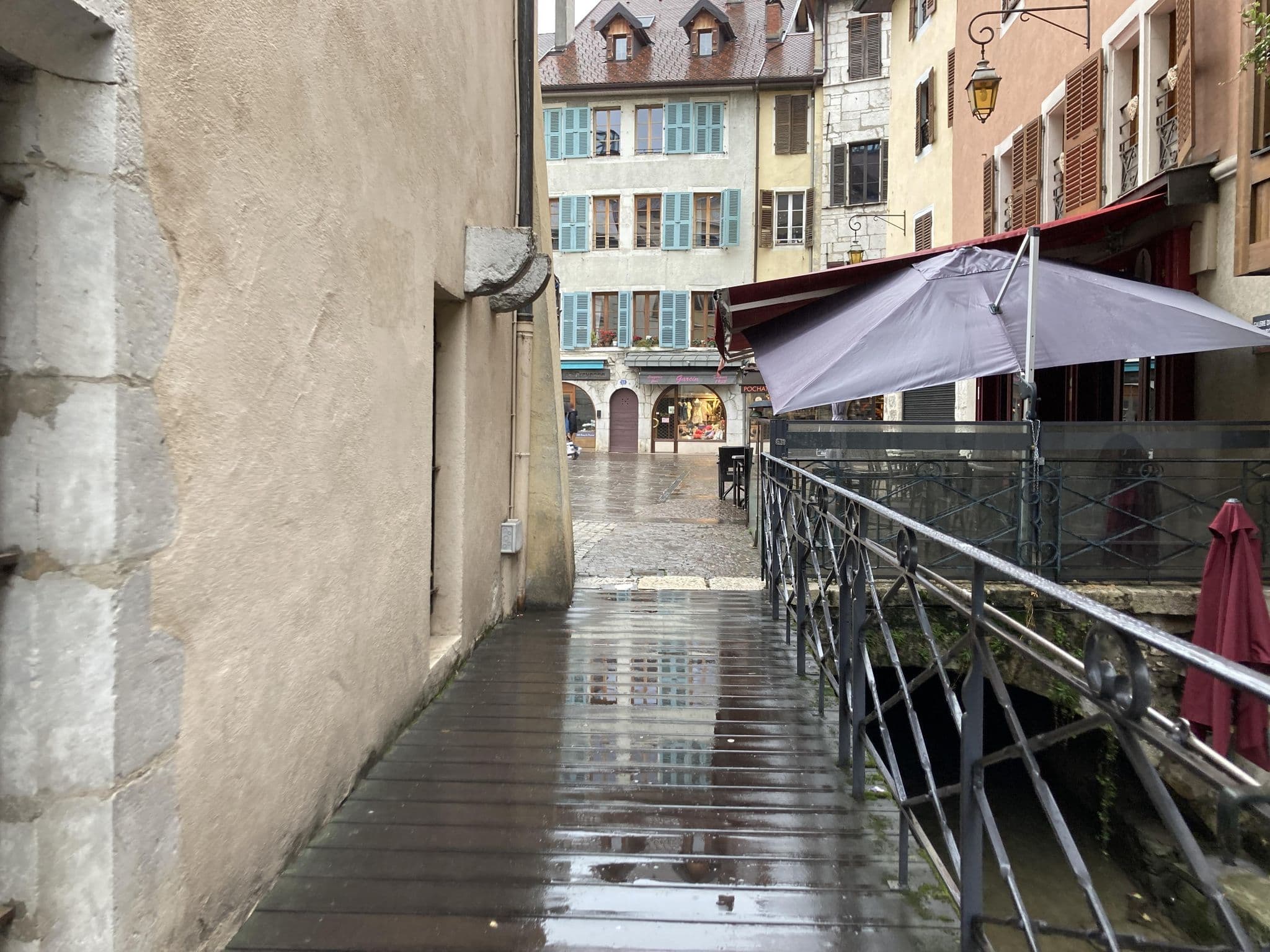 Street view near La Parenthèse Apartments, Annecy — © maxm64 (CC BY-SA · Mapillary)