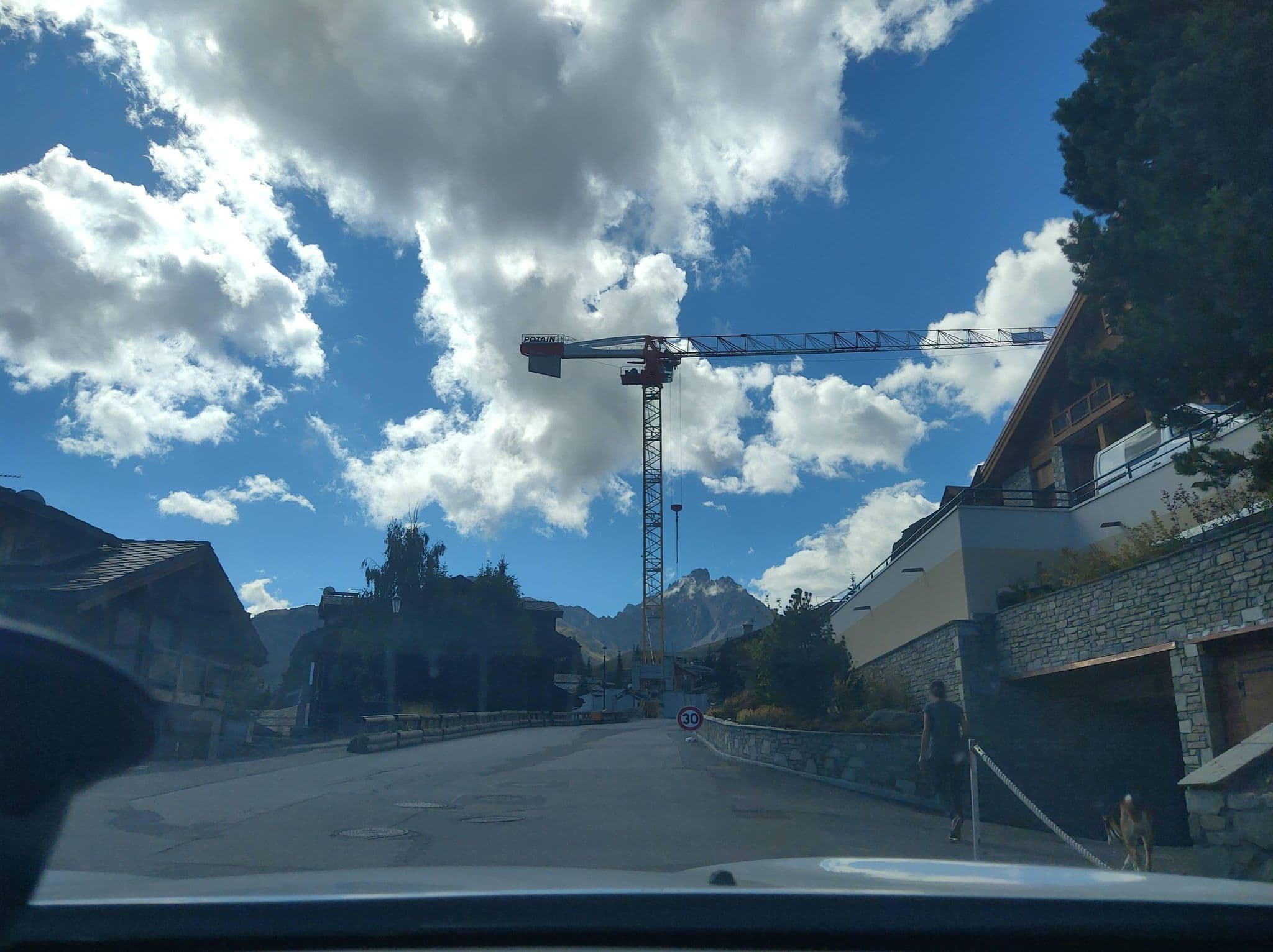 Street view near Chalet Pearl, Courchevel — © MatthieuF4FNE (CC BY-SA · Mapillary)