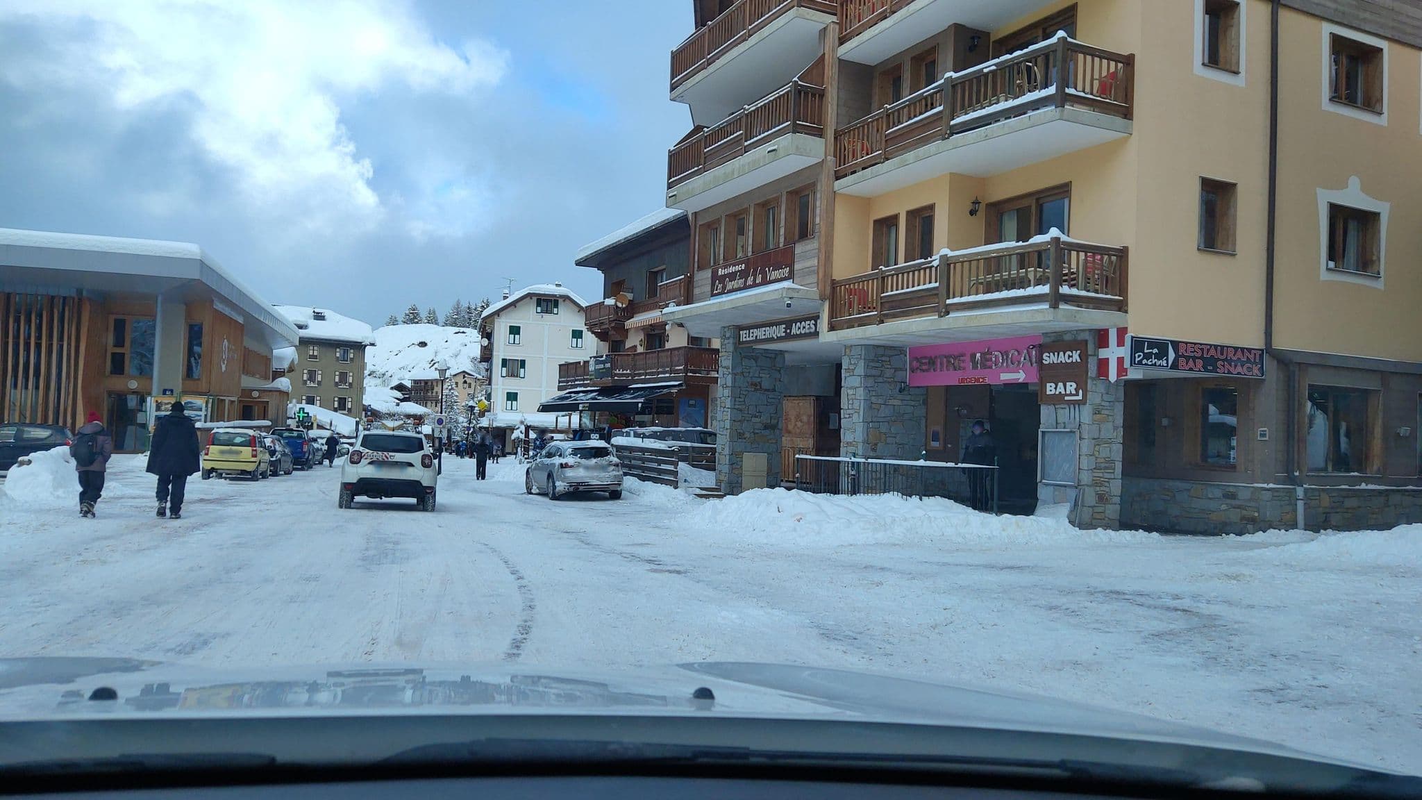Street view near Residence Lagrange Prestige les Hauts de la Vanoise, Courchevel — © MatthieuF4FNE (CC BY-SA · Mapillary)