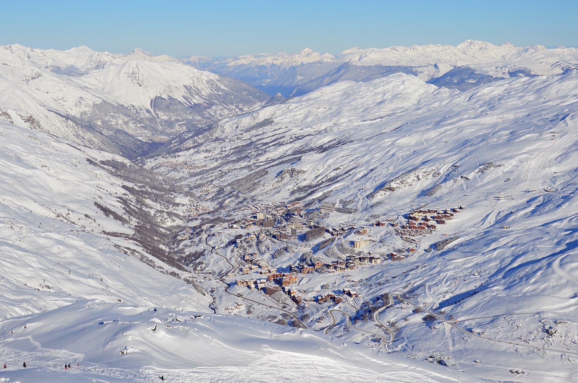 Ho36 les Menuires (via Wikimedia Commons, CC0)