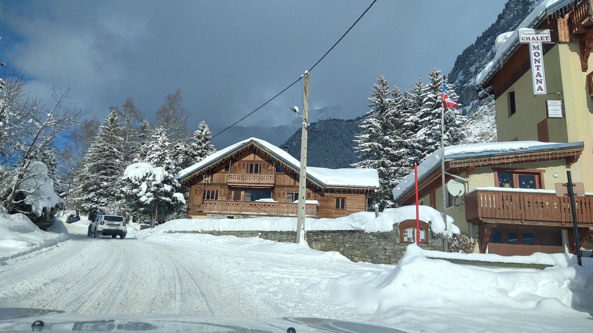Street view near Chalet Montana, Courchevel — © MatthieuF4FNE (CC BY-SA · Mapillary)