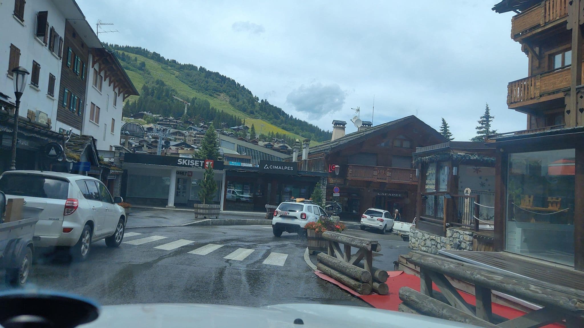 Street view near Hôtel le Paddock, Courchevel — © MatthieuF4FNE (CC BY-SA · Mapillary)