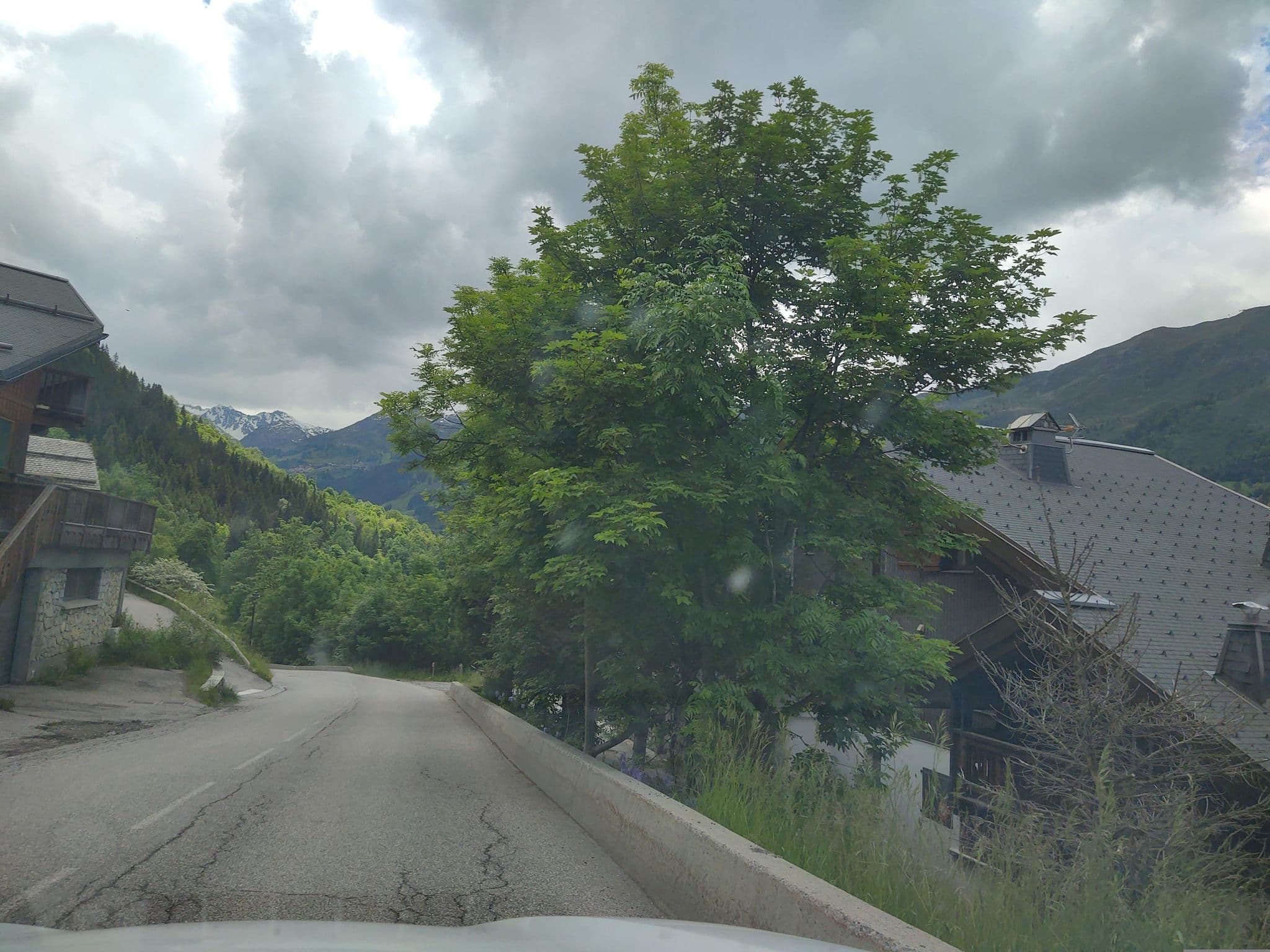 Street view near Foinsbois, Méribel — © MatthieuF4FNE (CC BY-SA · Mapillary)
