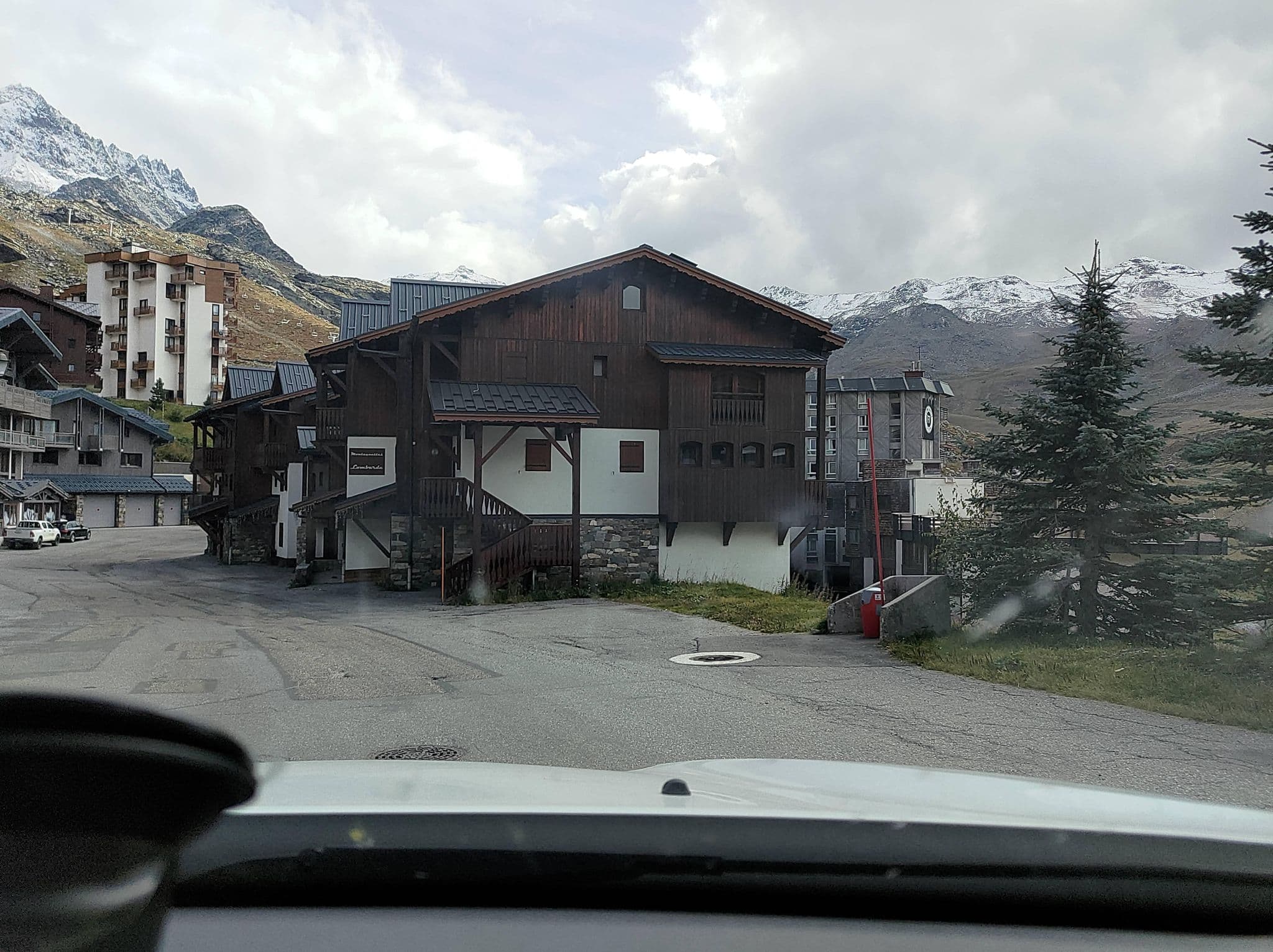 Street view near Nele's en Merit's gezellig stapelbedje in France, Val Thorens — © MatthieuF4FNE (CC BY-SA · Mapillary)
