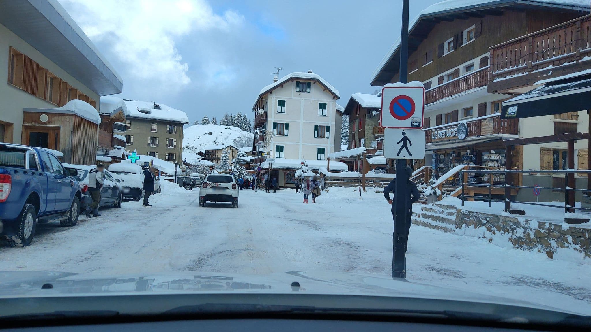 Street view near I.G.E.S.A. (Institution Gestion Sociale des Armées, Courchevel — © MatthieuF4FNE (CC BY-SA · Mapillary)