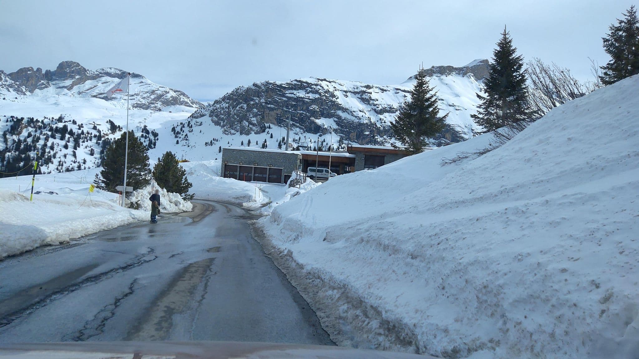 Street view near Hôtel 3 étoiles -Restaurant le Pilatus Courchevel, Courchevel — © MatthieuF4FNE (CC BY-SA · Mapillary)
