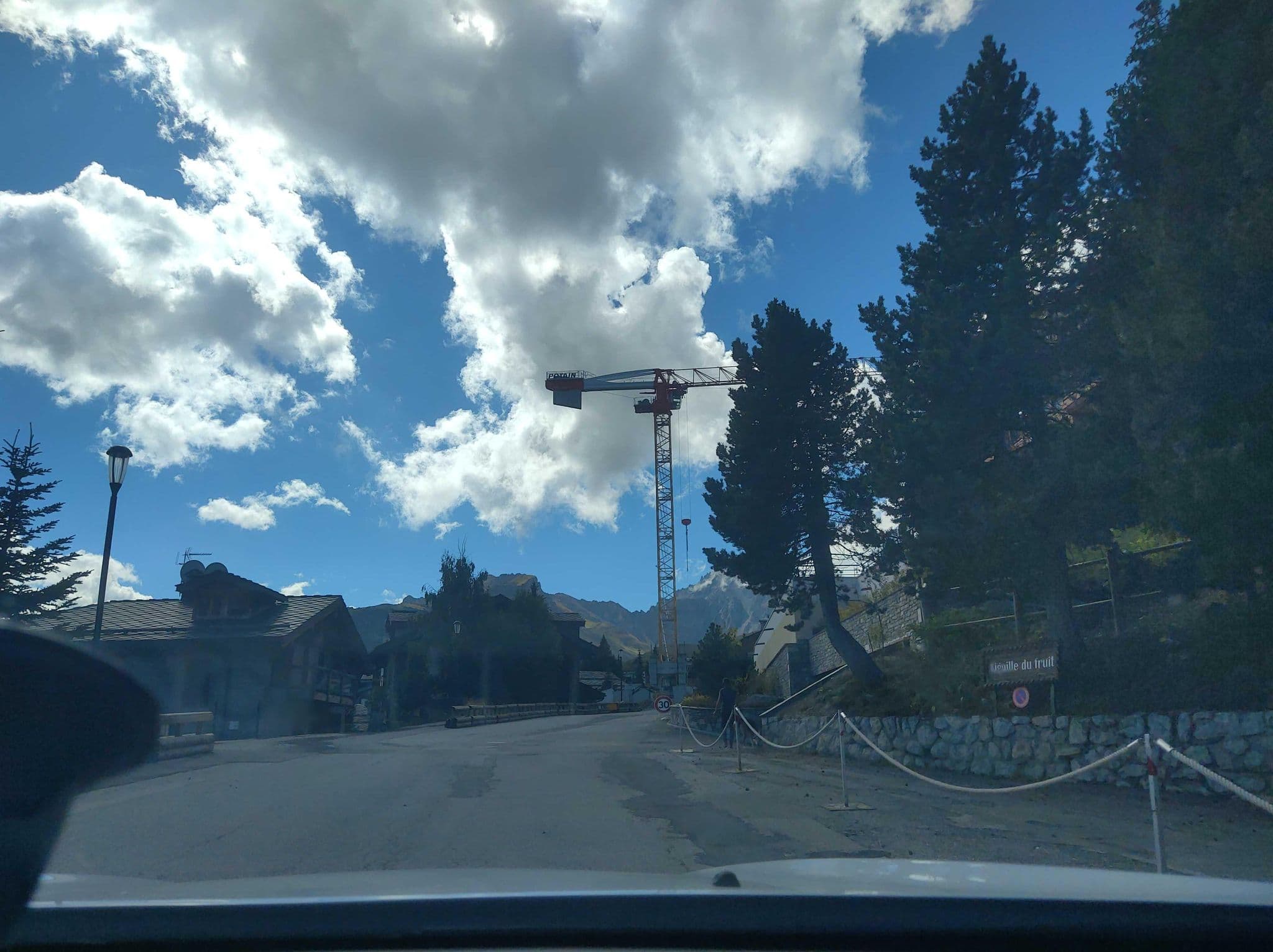 Street view near Chalet des Quatre Routes, Courchevel — © MatthieuF4FNE (CC BY-SA · Mapillary)