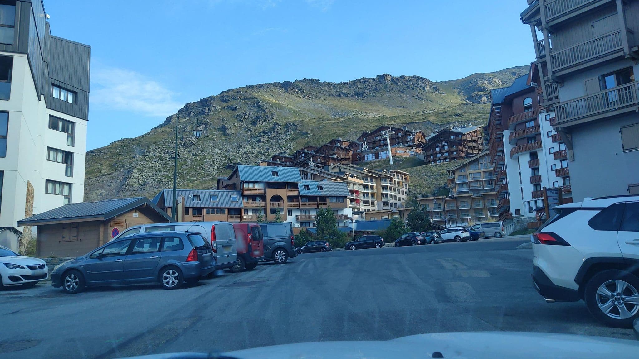 Street view near Appartement d'une chambre a Val Thorens a 20 m des pistes avec vue sur la ville et balcon, Val Thorens — © MatthieuF4FNE (CC BY-SA · Mapillary)