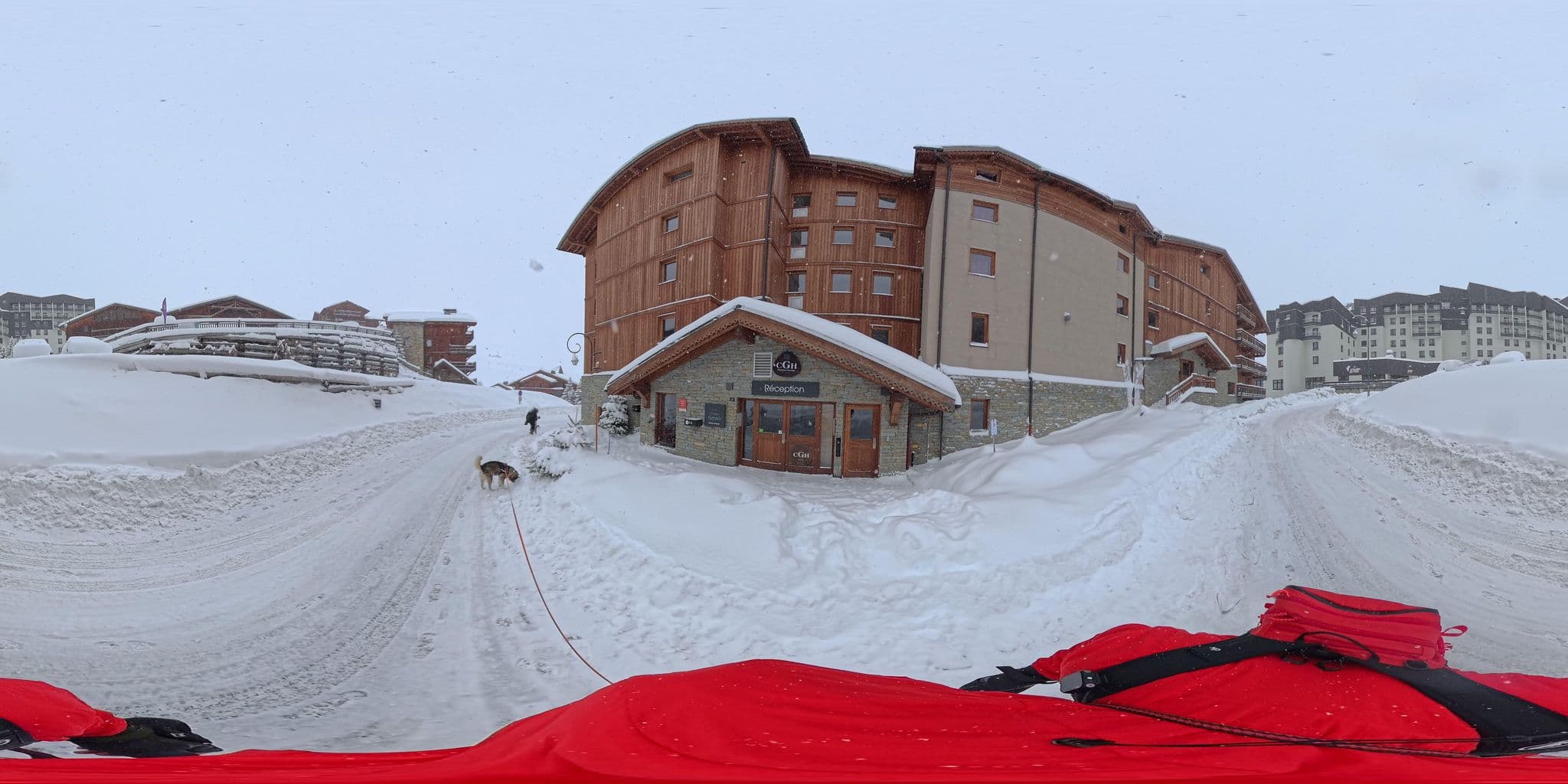 Street view near Les Villages Club Du Soleil Les Meunuires, Val Thorens — © MattWithHuskies (CC BY-SA · Mapillary)