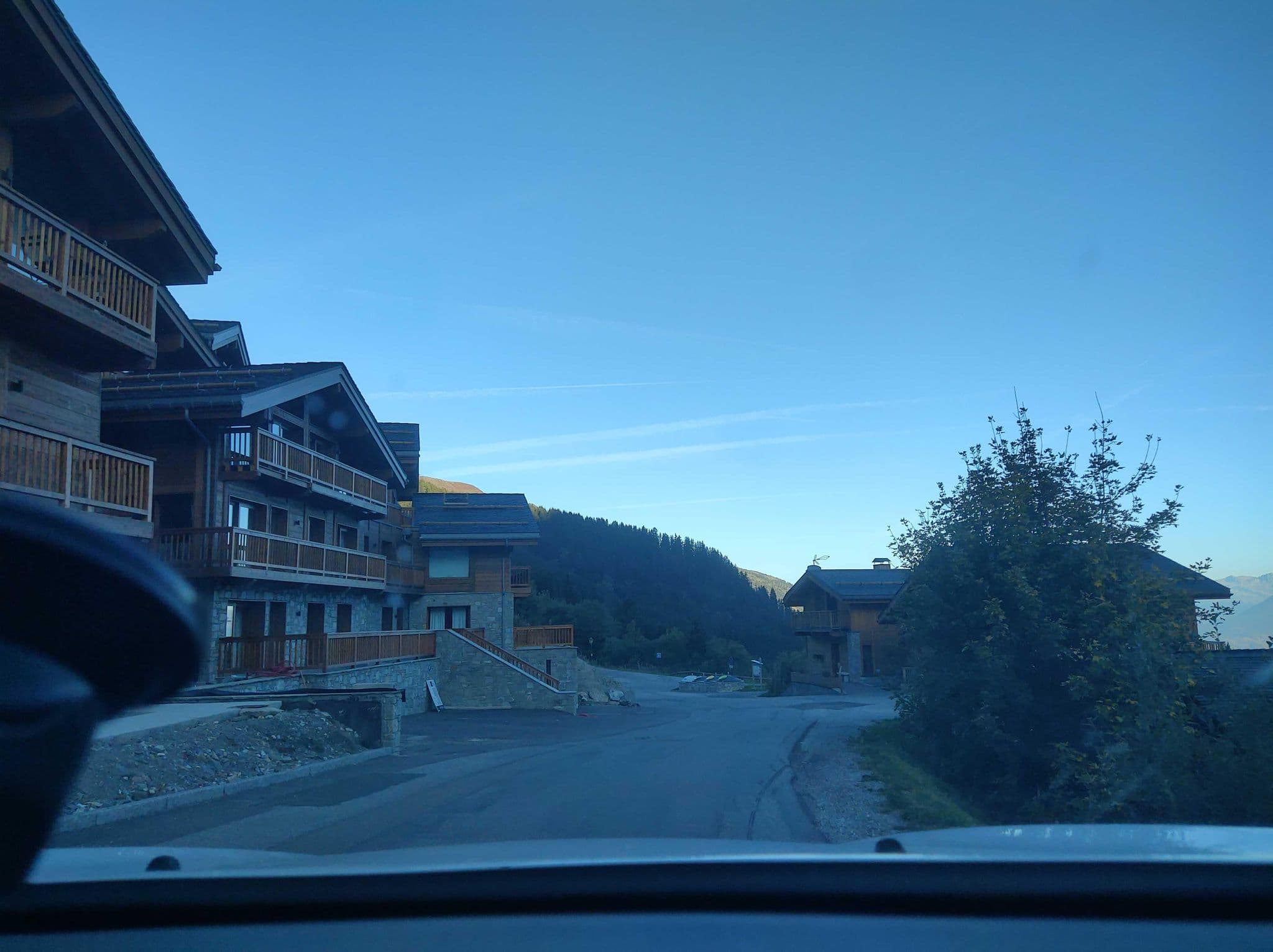 Street view near Chalet Leopold, Méribel — © MatthieuF4FNE (CC BY-SA · Mapillary)
