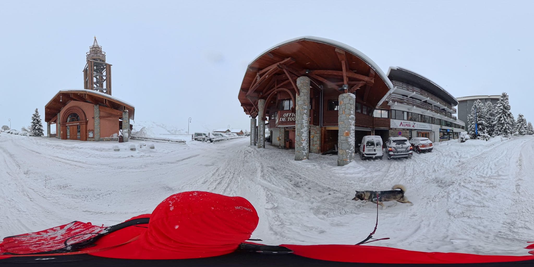 Street view near Résidence Pierre & Vacances Les Combes, Val Thorens — © MattWithHuskies (CC BY-SA · Mapillary)