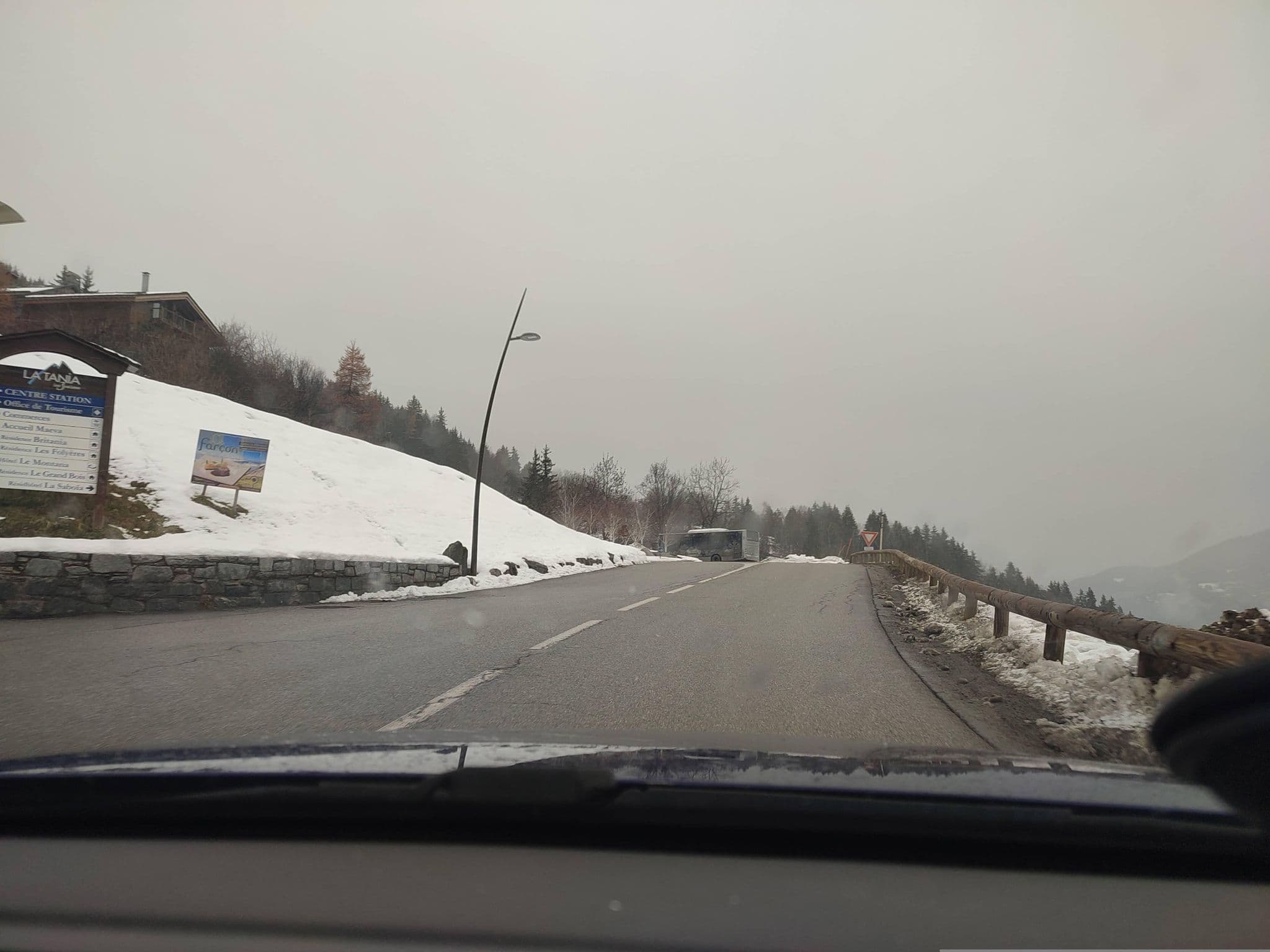 Street view near Alpinescape, Méribel — © VincentCoq (CC BY-SA · Mapillary)