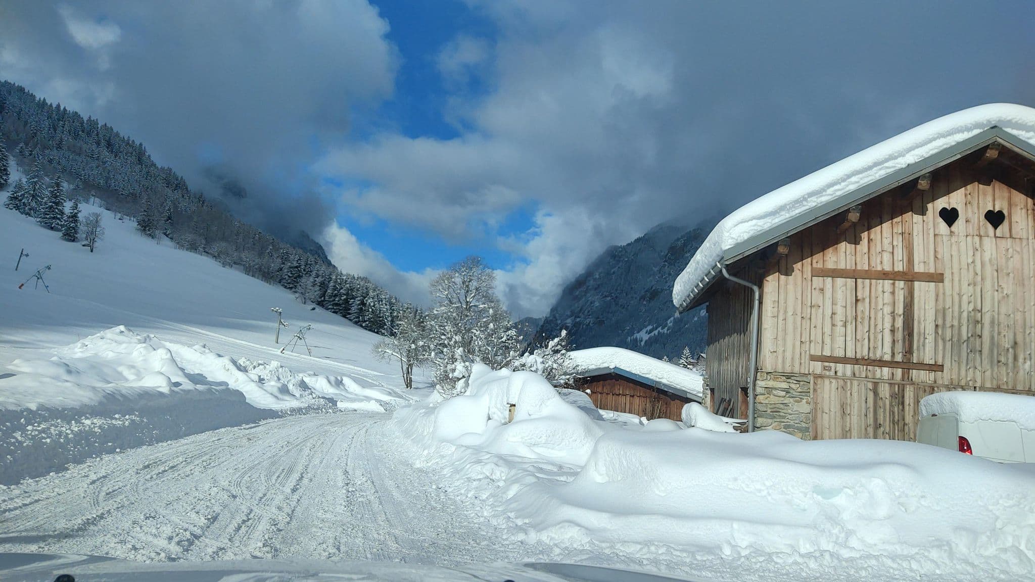 Street view near Chalet Rum Doodle, Courchevel — © MatthieuF4FNE (CC BY-SA · Mapillary)