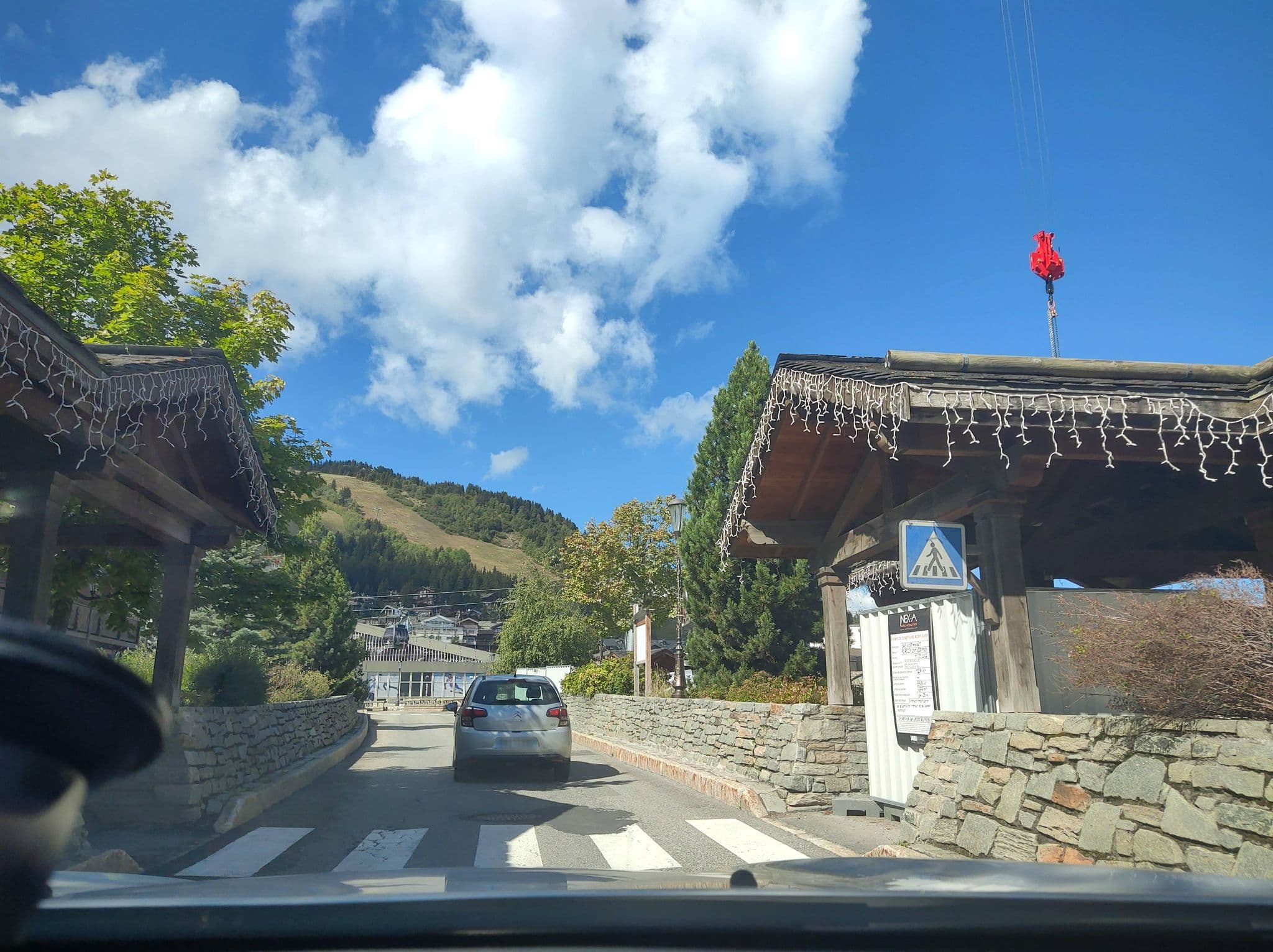 Street view near Maeva Residence Les Ecrins, Courchevel — © MatthieuF4FNE (CC BY-SA · Mapillary)