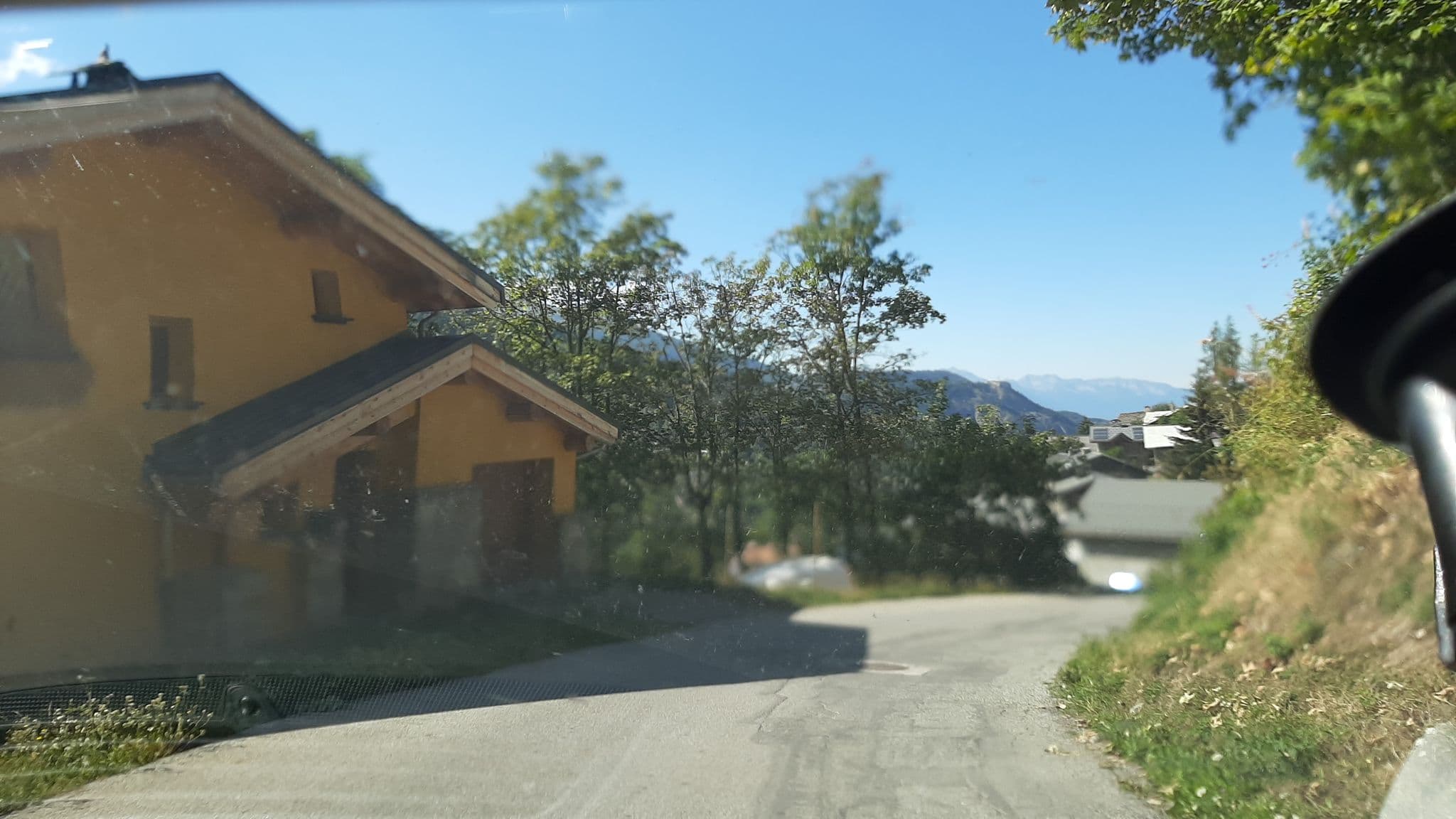 Street view near Les Lodges de Pierres, Saint-Michel-de-Maurienne — © alexmodesto73 (CC BY-SA · Mapillary)