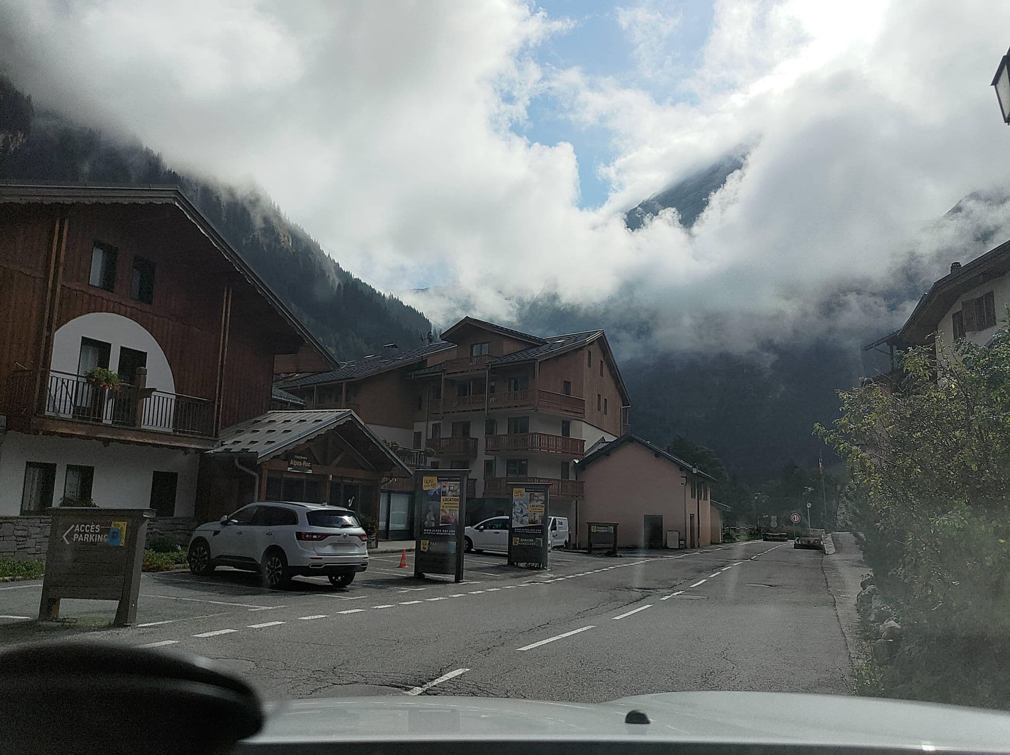 Street view near A+, Courchevel — © MatthieuF4FNE (CC BY-SA · Mapillary)