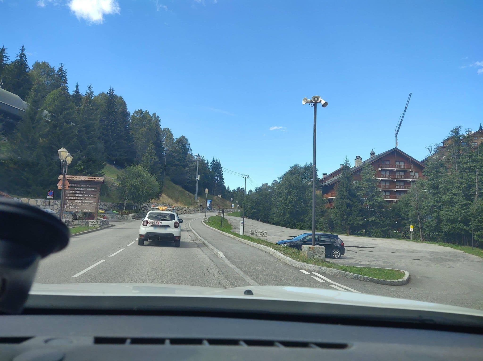 Street view near Chalet Hôtel Tarentaise, Méribel — © MatthieuF4FNE (CC BY-SA · Mapillary)