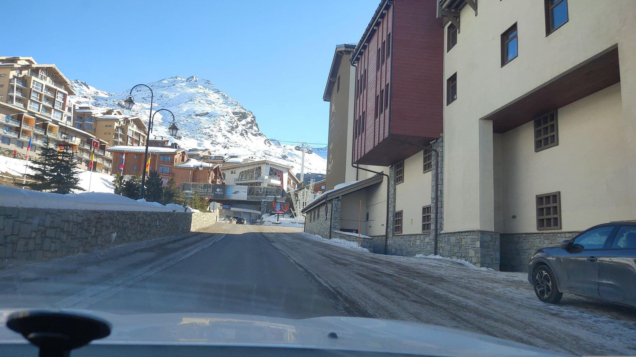 Street view near Le Hameau du Kashmir, Val Thorens — © MatthieuF4FNE (CC BY-SA · Mapillary)