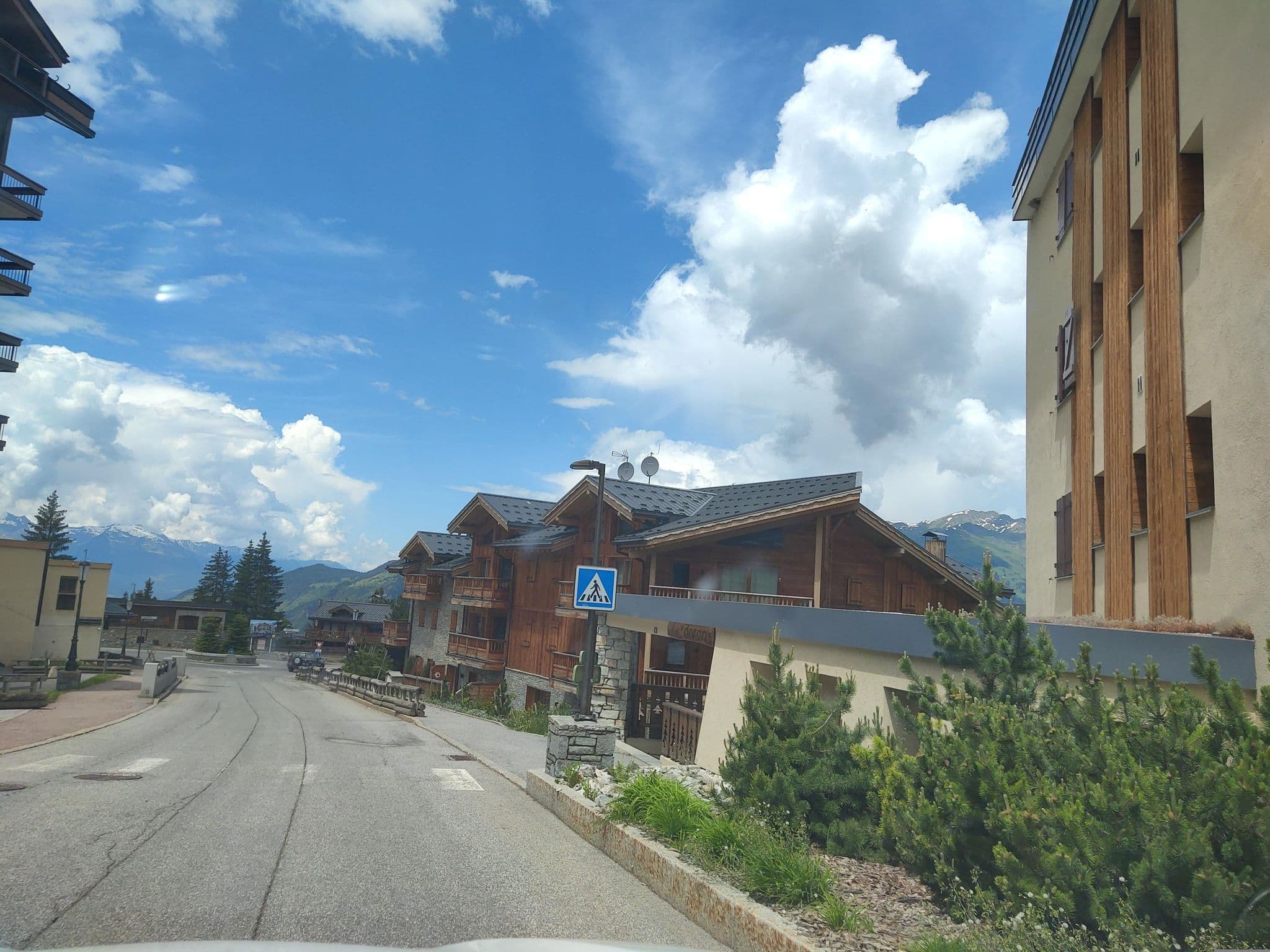 Street view near Châlet Robaumont Moriond, Courchevel — © MatthieuF4FNE (CC BY-SA · Mapillary)