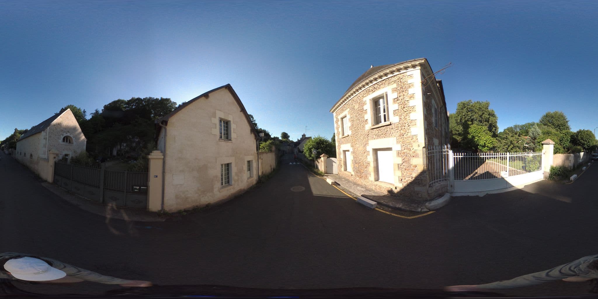 Street view near Le Grand Moulin, Montbazon — © geovelo (CC BY-SA · Mapillary)