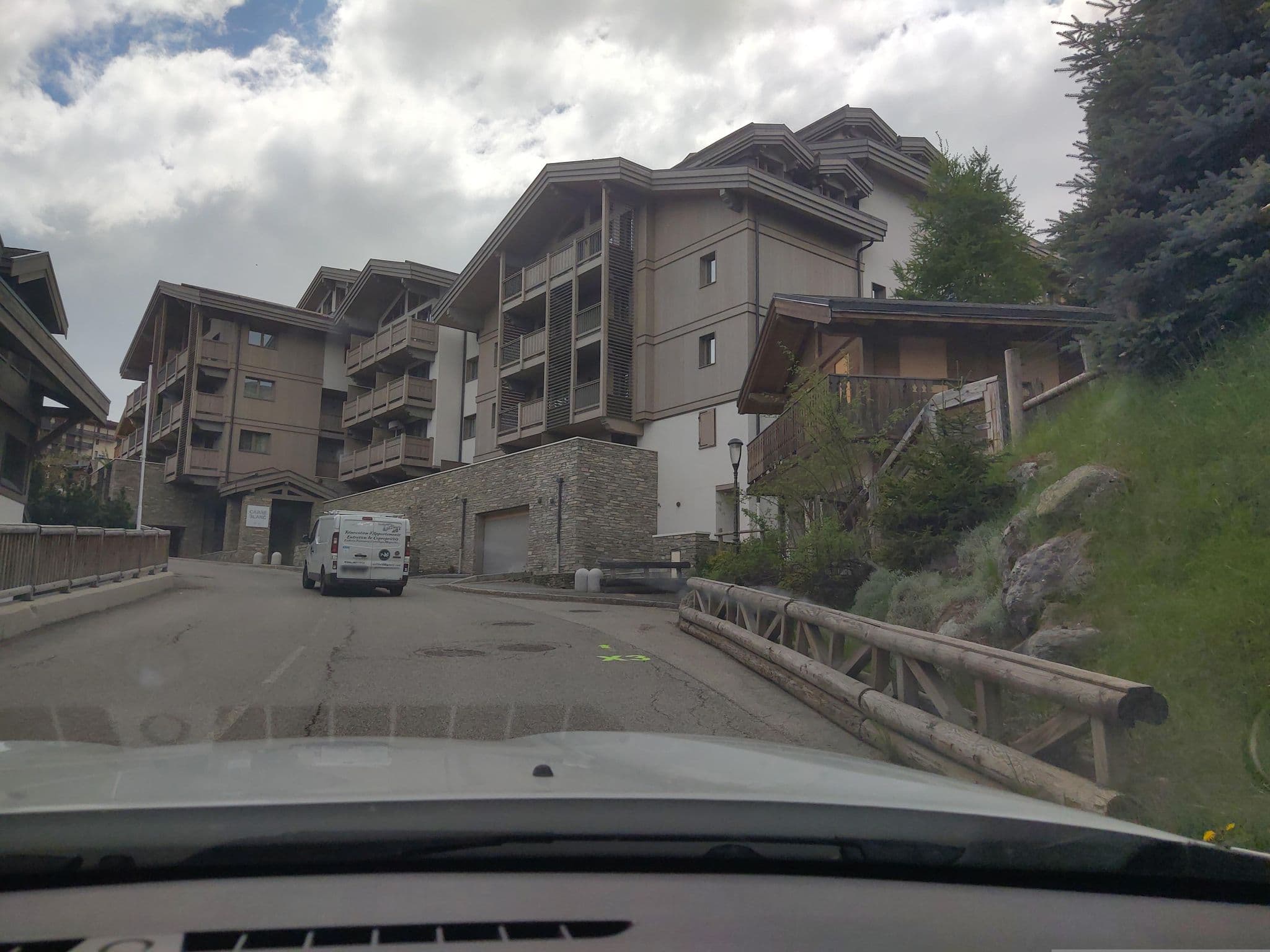Street view near Village Club Le Roc Merlet, Courchevel — © MatthieuF4FNE (CC BY-SA · Mapillary)