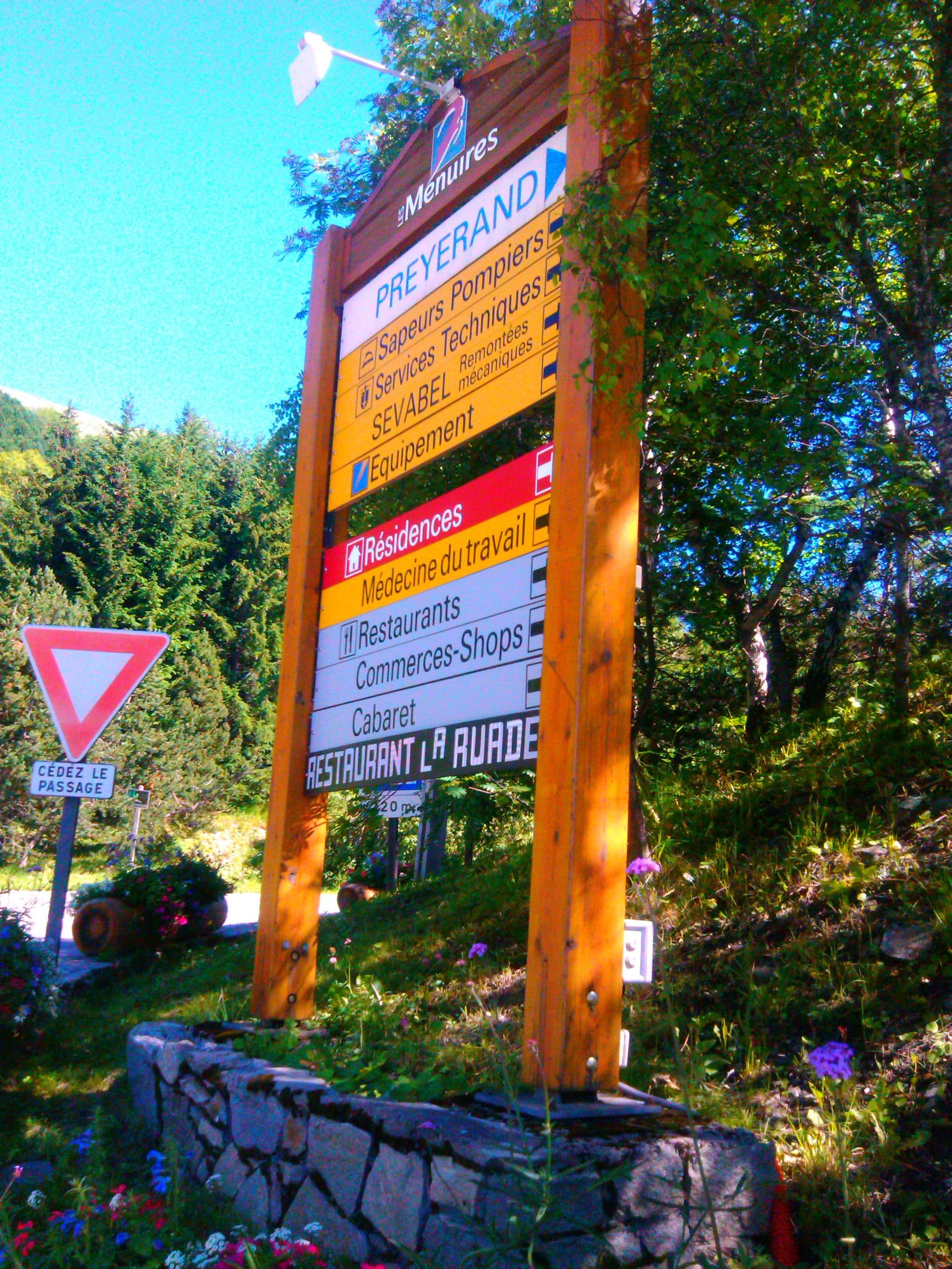 Street view near @ The pool, Val Thorens — © zerpou (CC BY-SA · Mapillary)