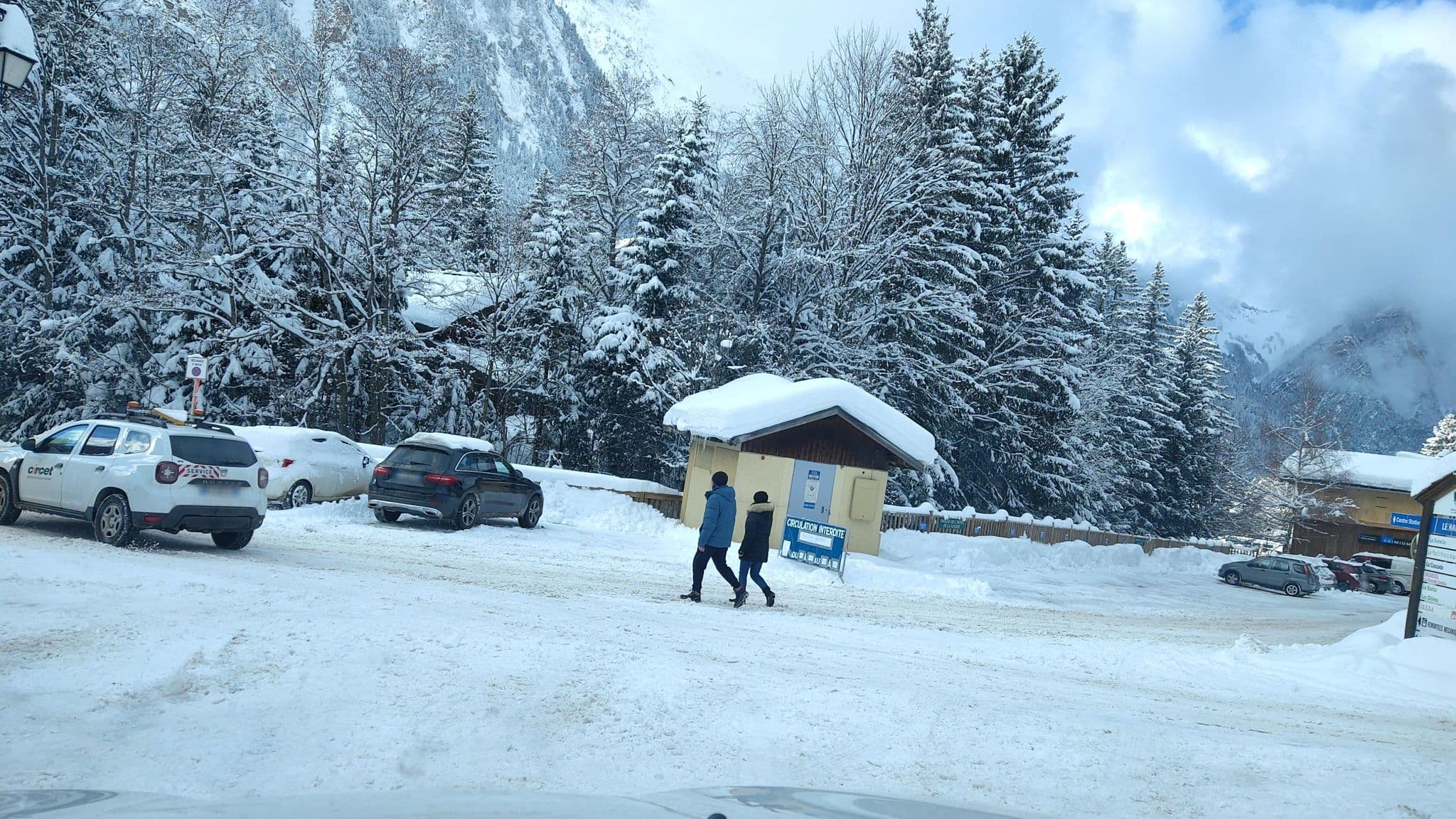 Street view near Appartement du Dou des Ponts, Courchevel — © MatthieuF4FNE (CC BY-SA · Mapillary)