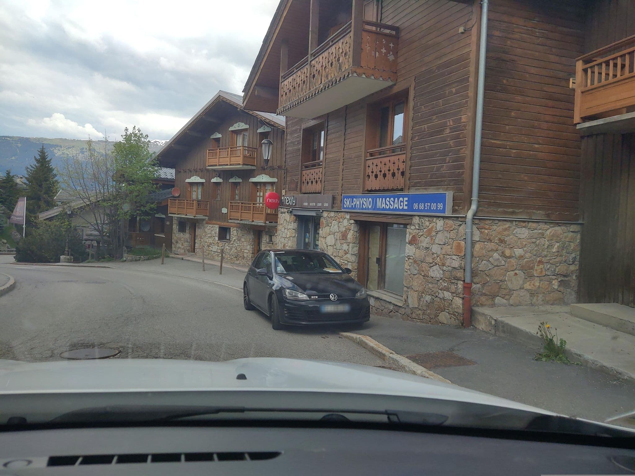Street view near Chalet Makalu, Courchevel — © MatthieuF4FNE (CC BY-SA · Mapillary)