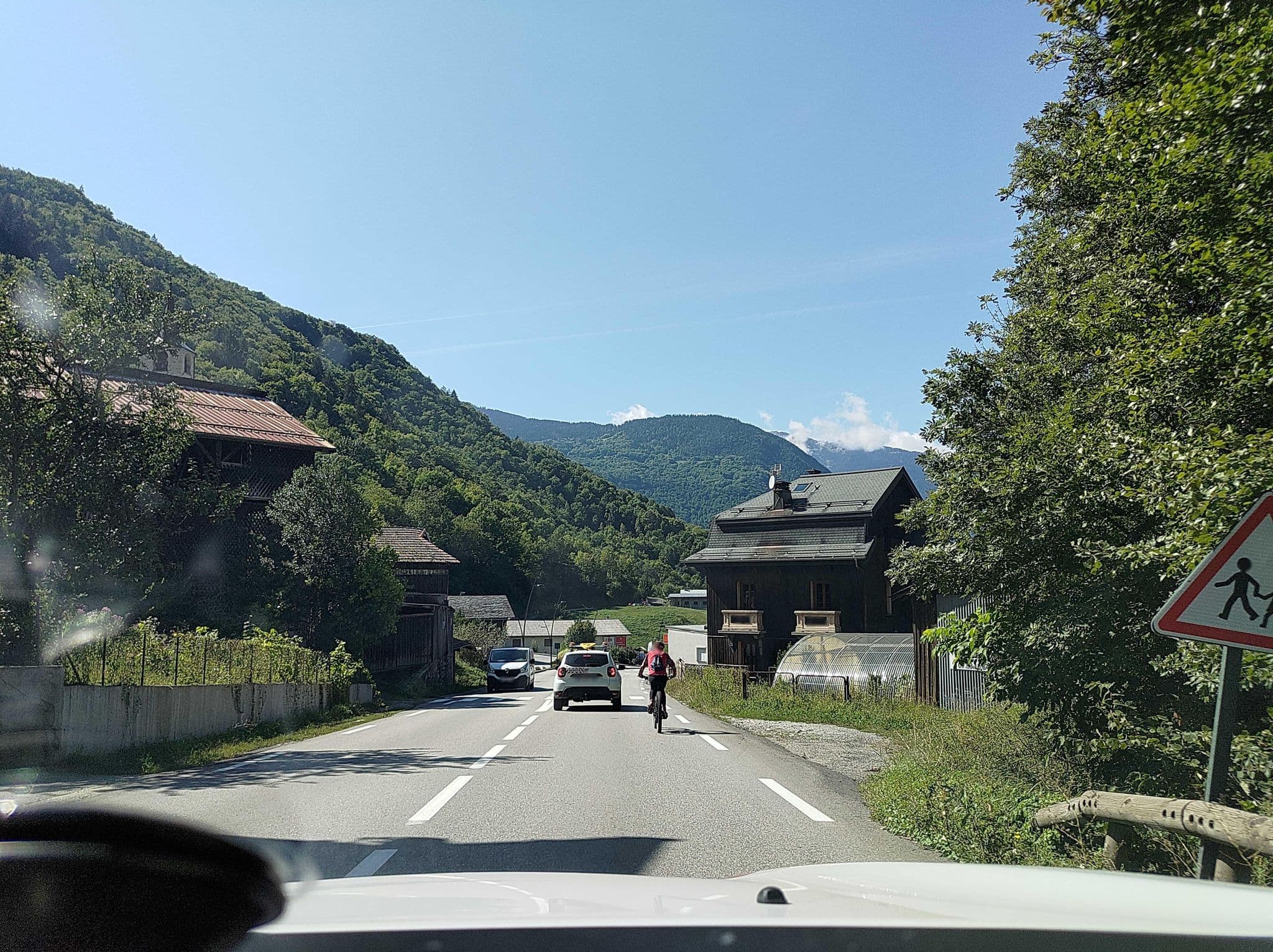 Street view near Camping Le Piat, Les Allues — © MatthieuF4FNE (CC BY-SA · Mapillary)
