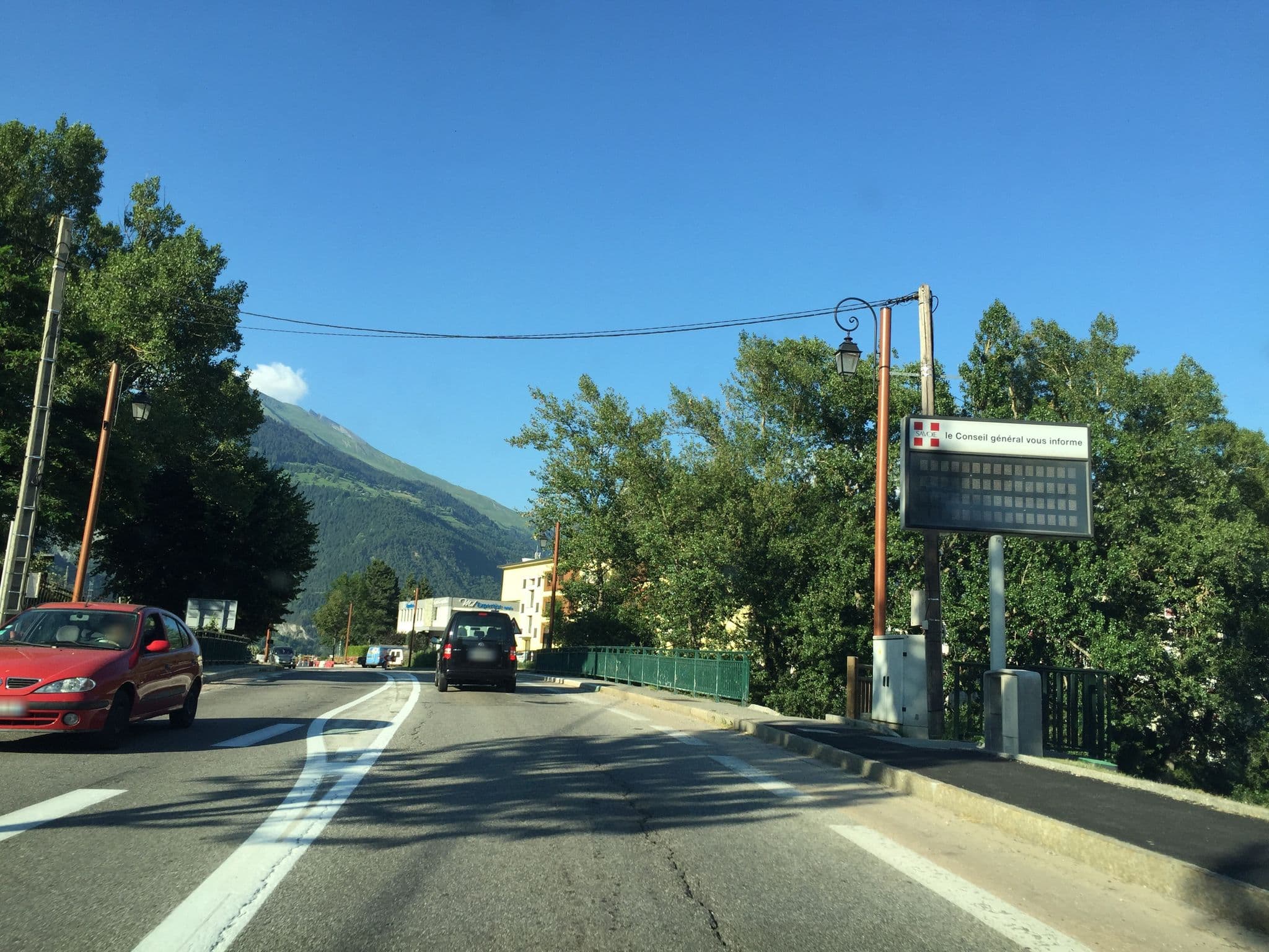 Street view near Hôtel l'Autantic, Bourg-Saint-Maurice — © pgiraud (CC BY-SA · Mapillary)